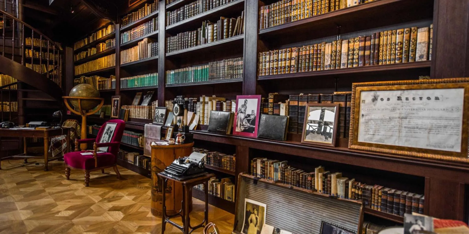 Library in Chateau Appony