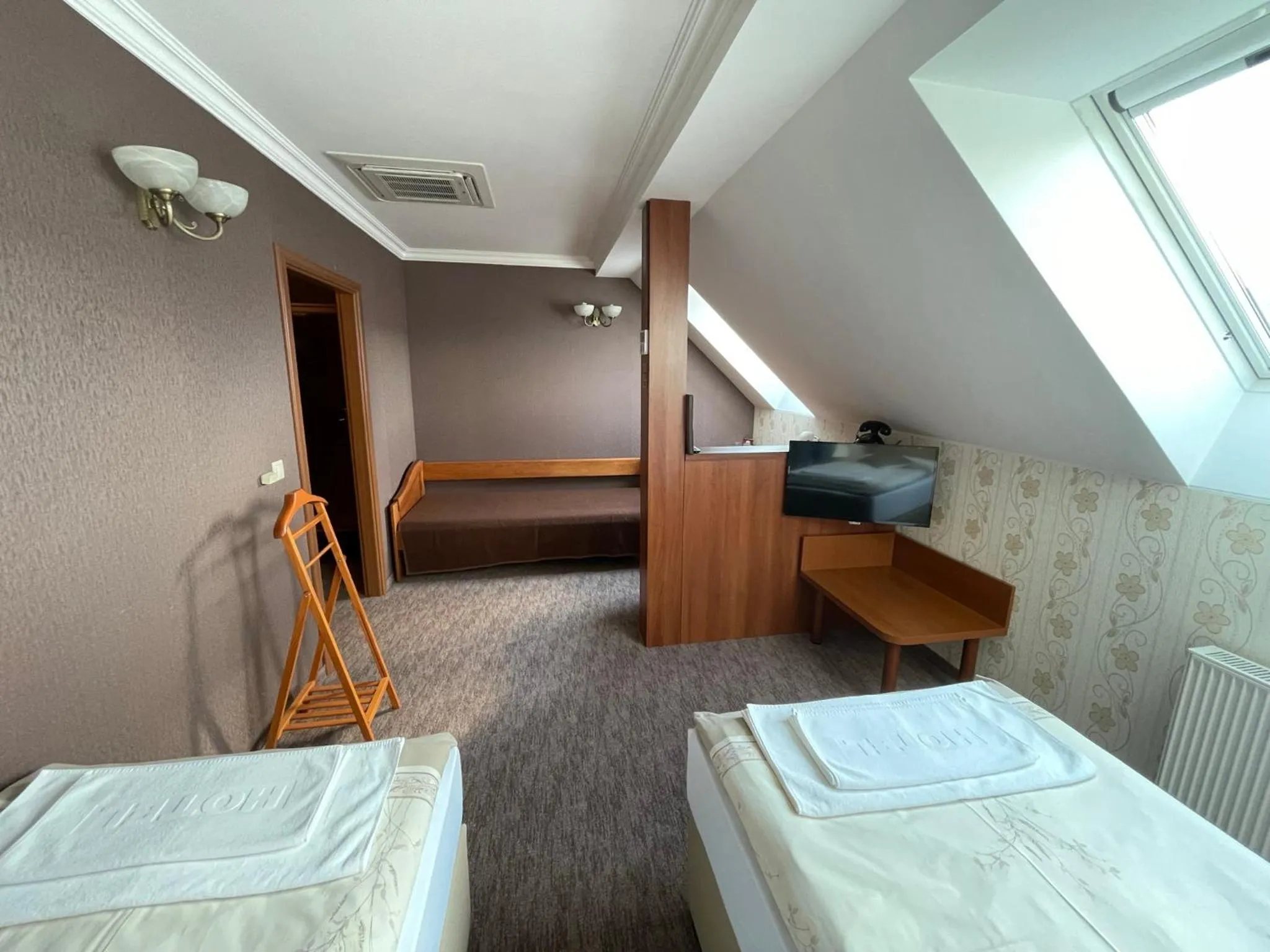 TV and multimedia, Bed in Hotel Lipa