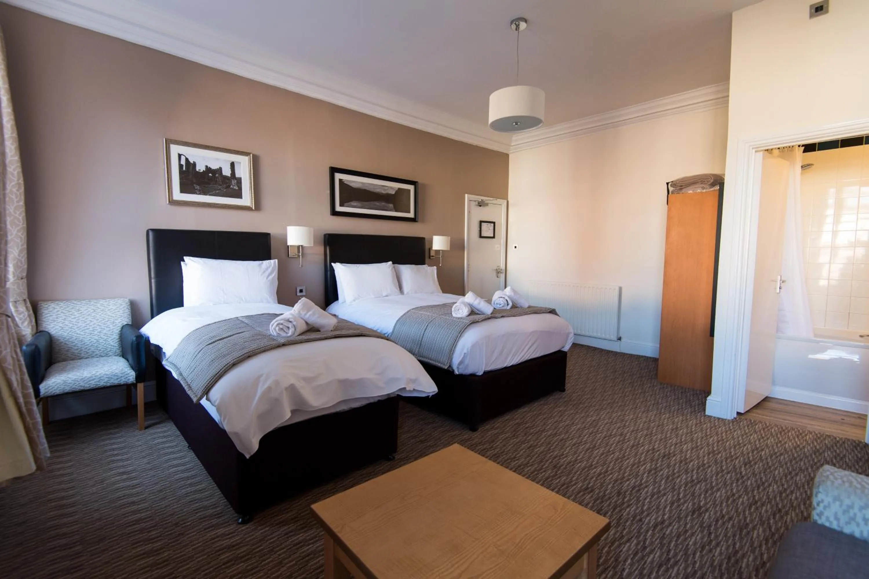 Bathroom, Bed in The Wellington