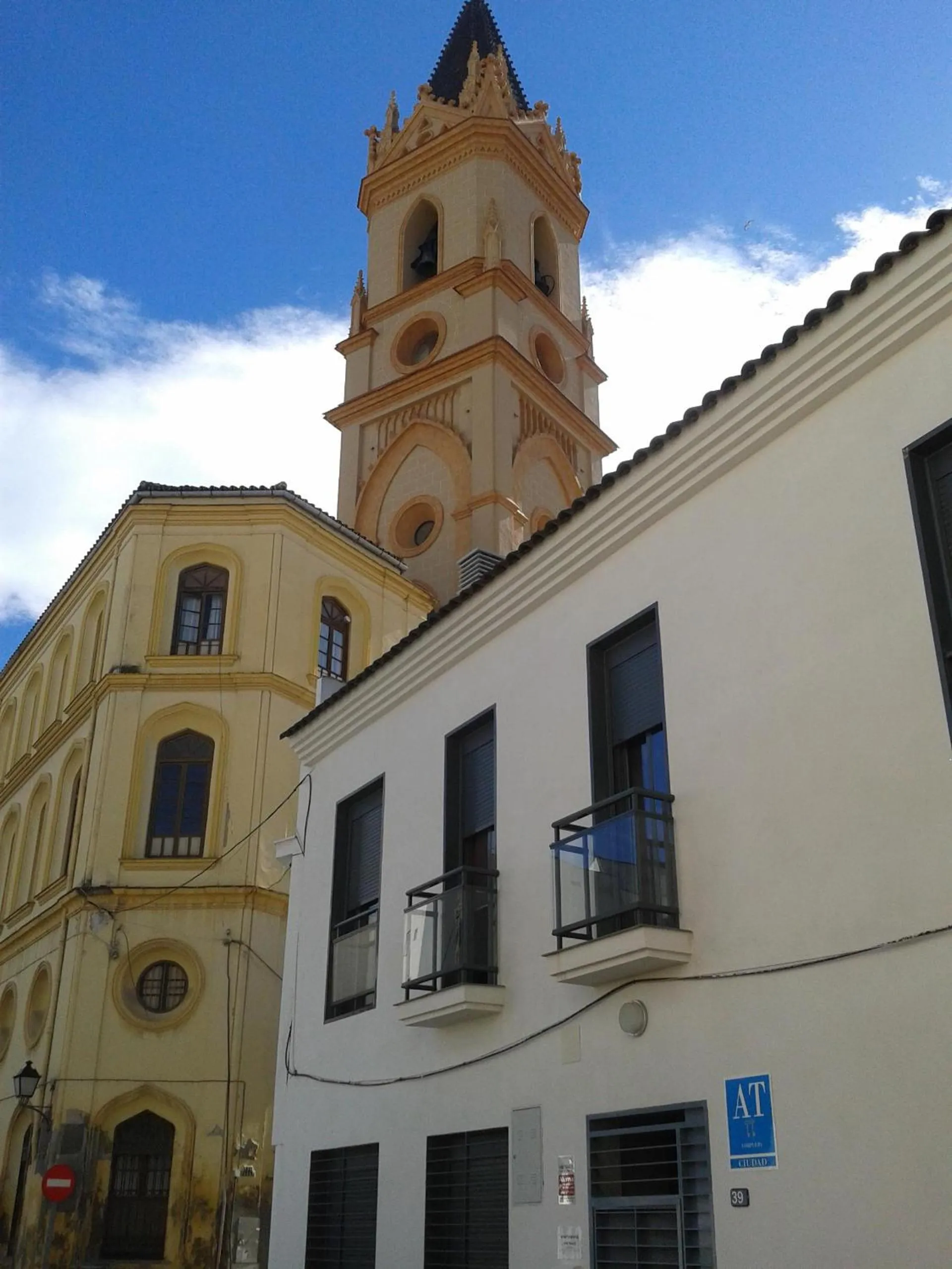 Property building in Apartamentos San Pablo