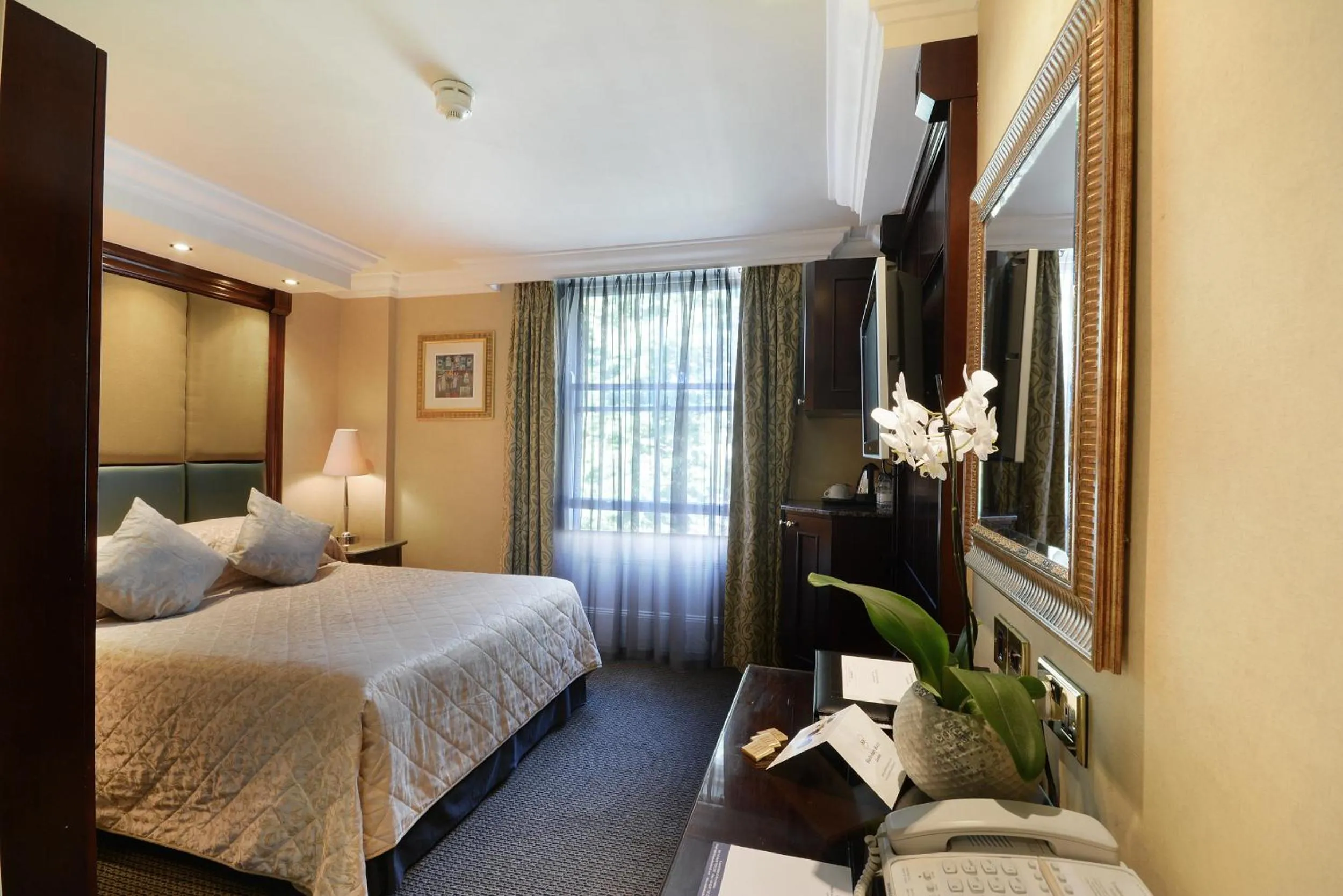 Day, Bed in The Premier Notting Hill