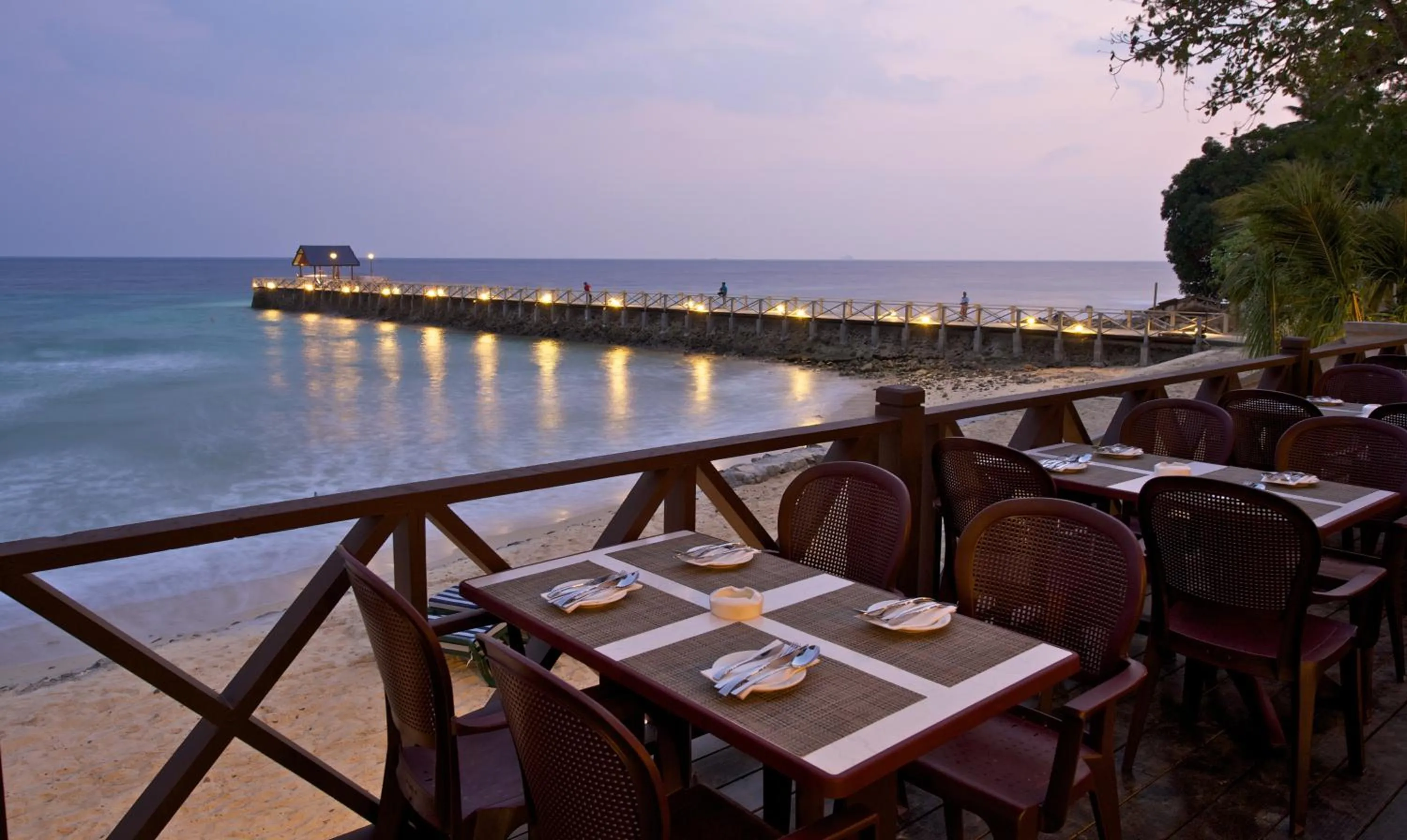 Restaurant/places to eat in Tunamaya Beach & Spa Resort Tioman Island