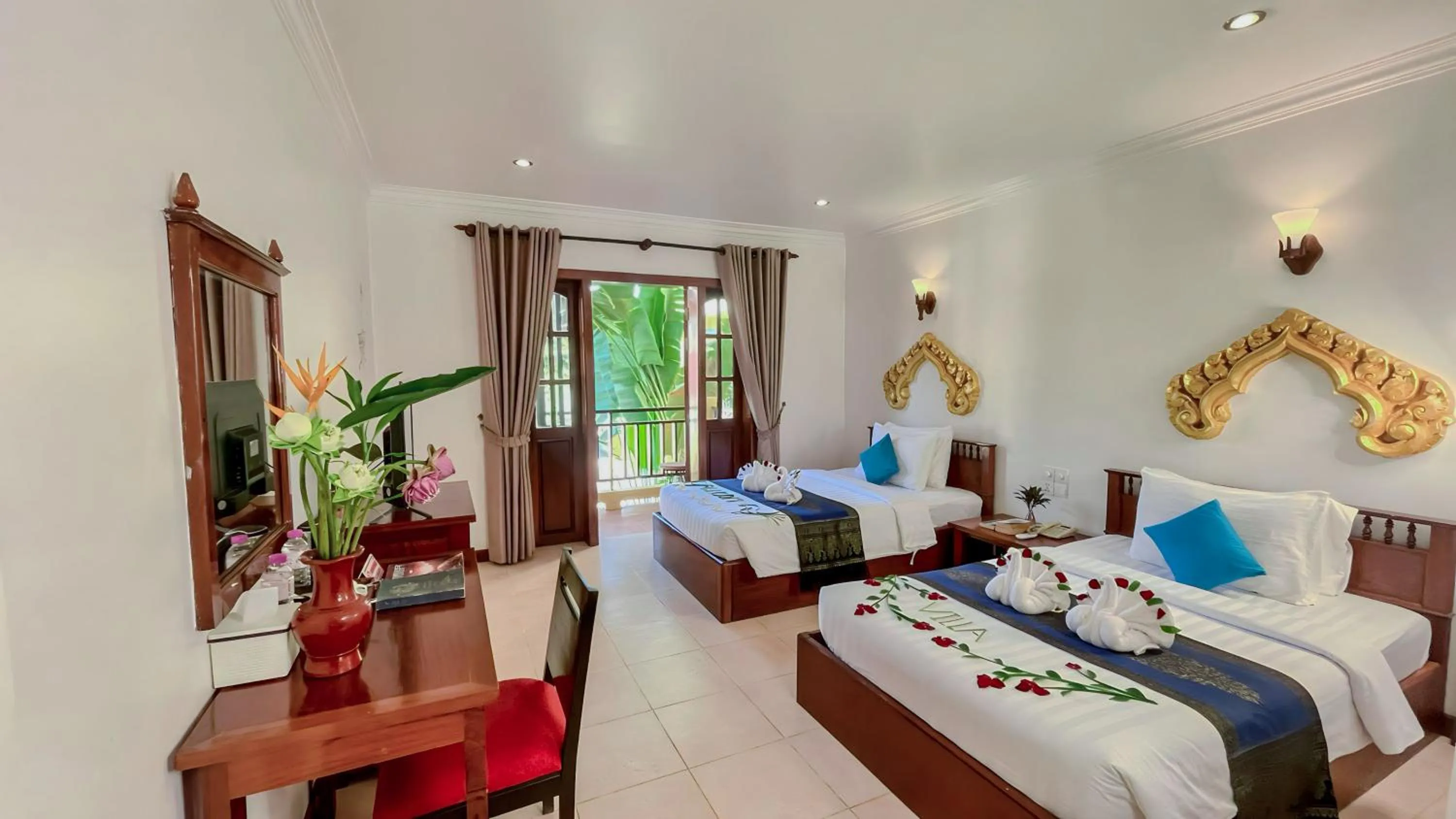 Photo of the whole room, Bed in Villa Indochine d'Angkor