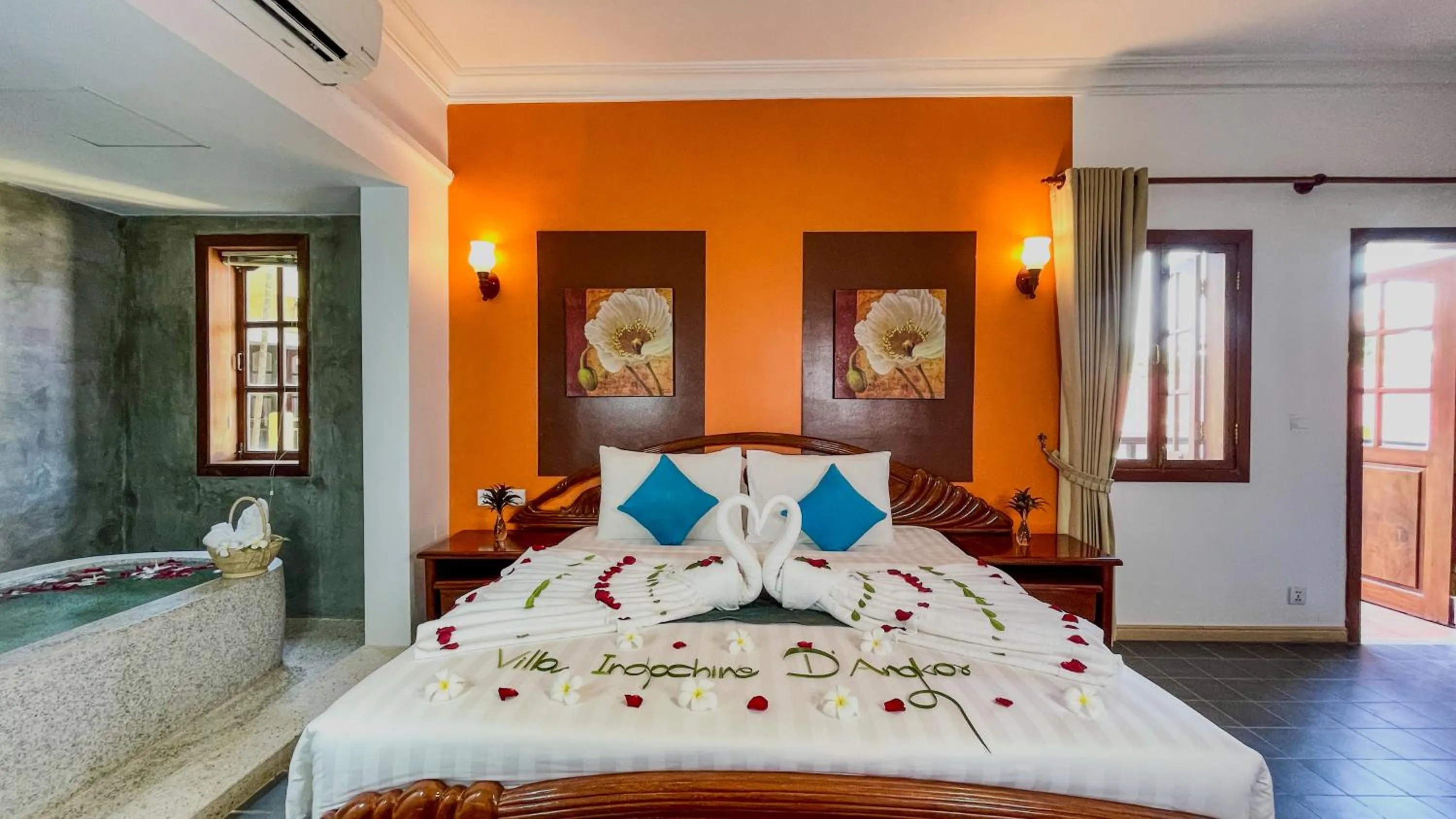 Bed in Villa Indochine d'Angkor