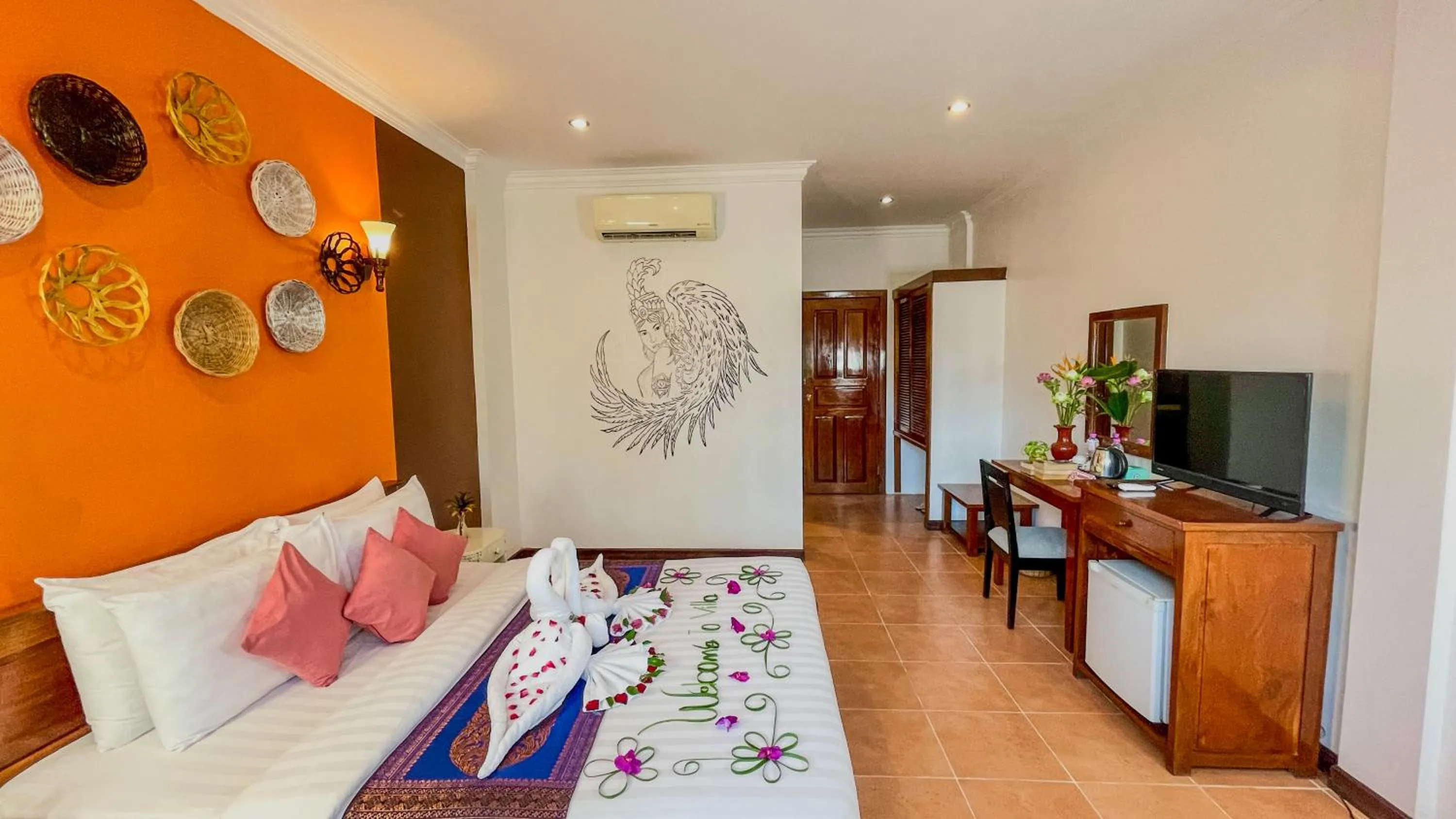 Photo of the whole room, Bed in Villa Indochine d'Angkor