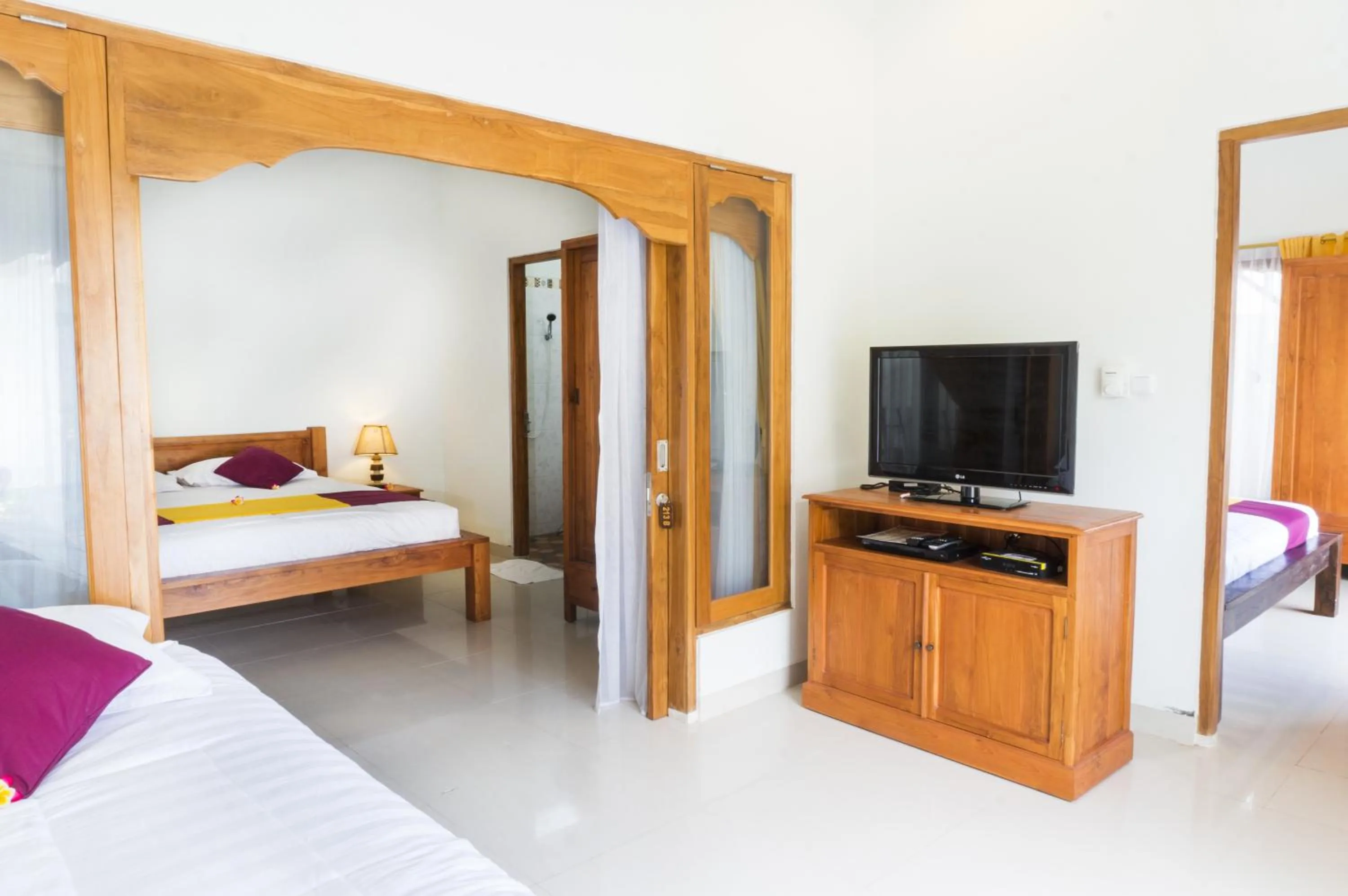 Photo of the whole room, Bed in Nusa Indah Bungalow