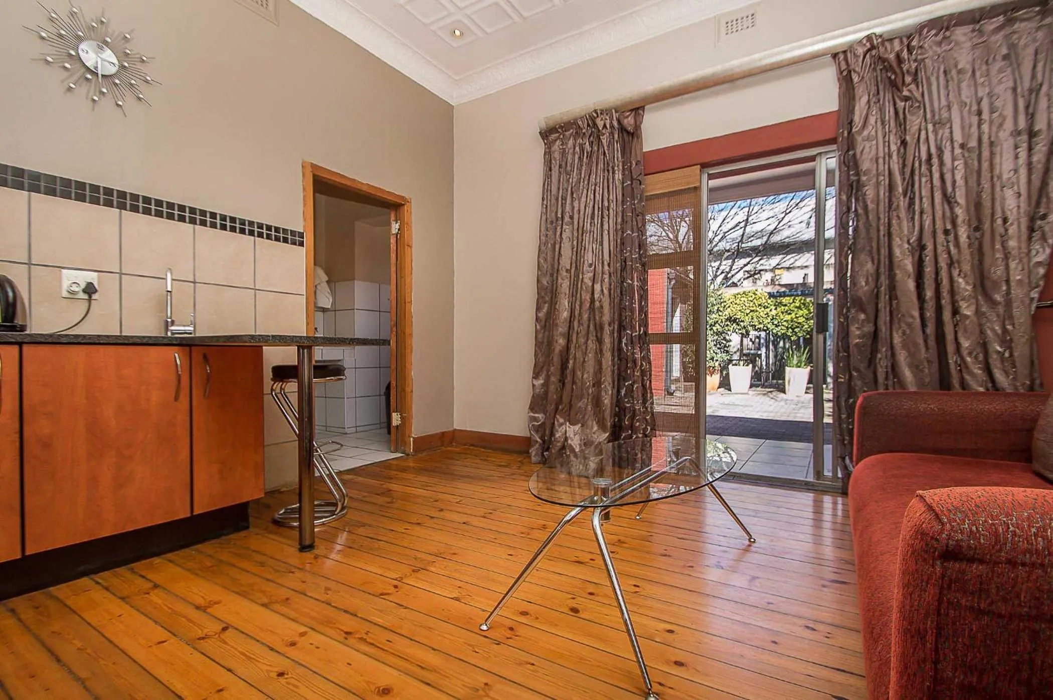 Kitchen or kitchenette in Saffron Guest House