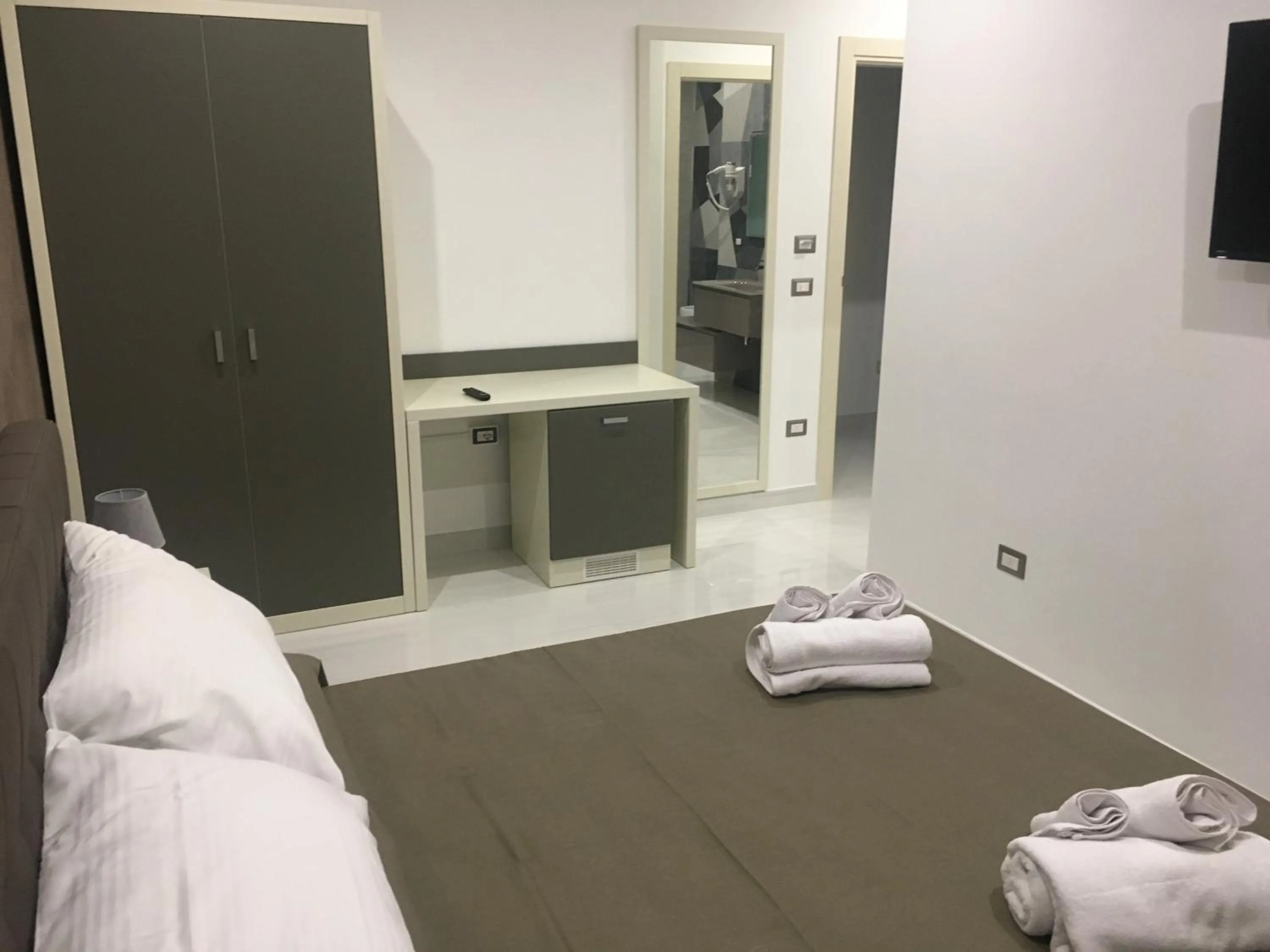 Bed in Madigans rooms bed&breakfast