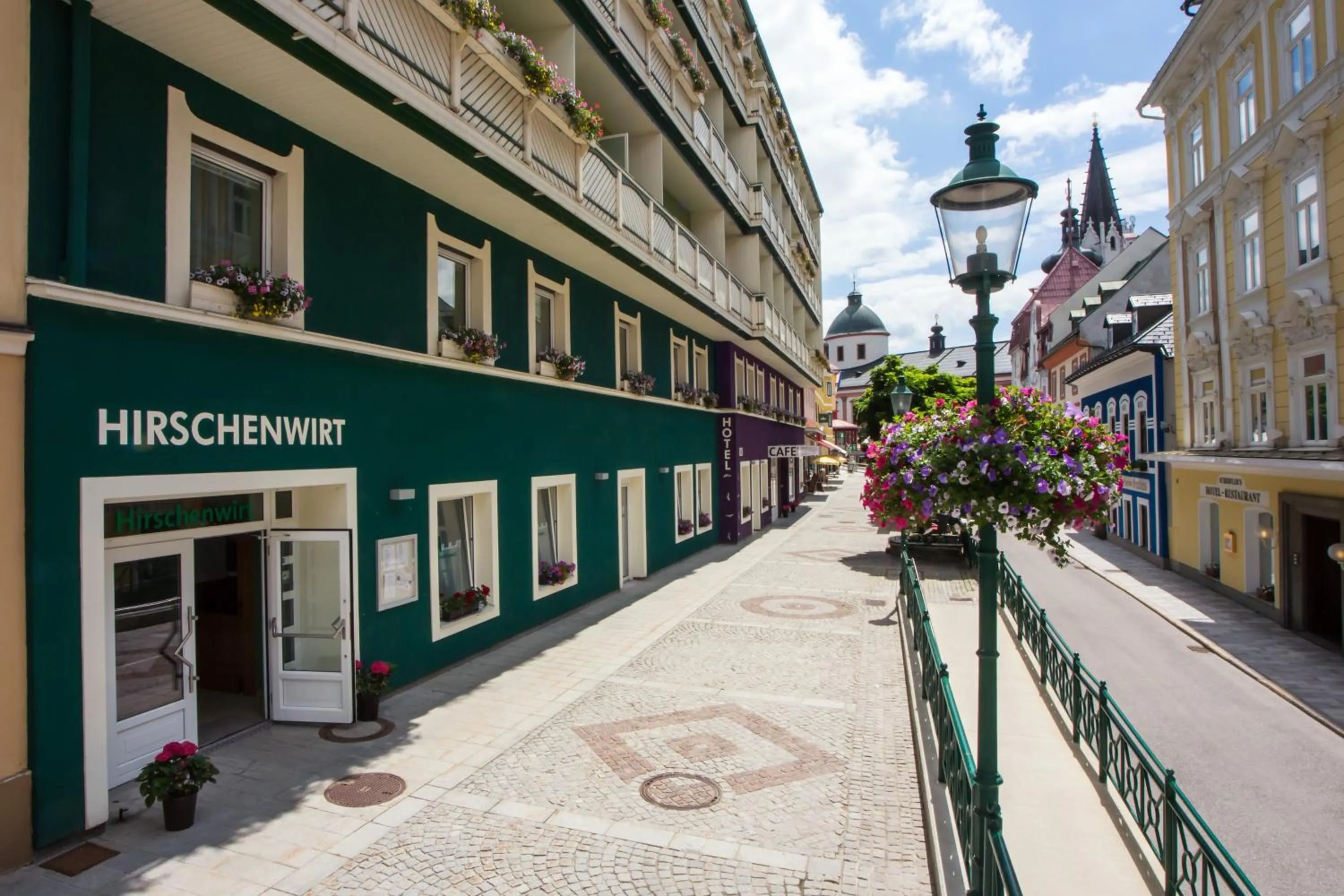 Facade/entrance in AKTIVHOTEL Weisser Hirsch