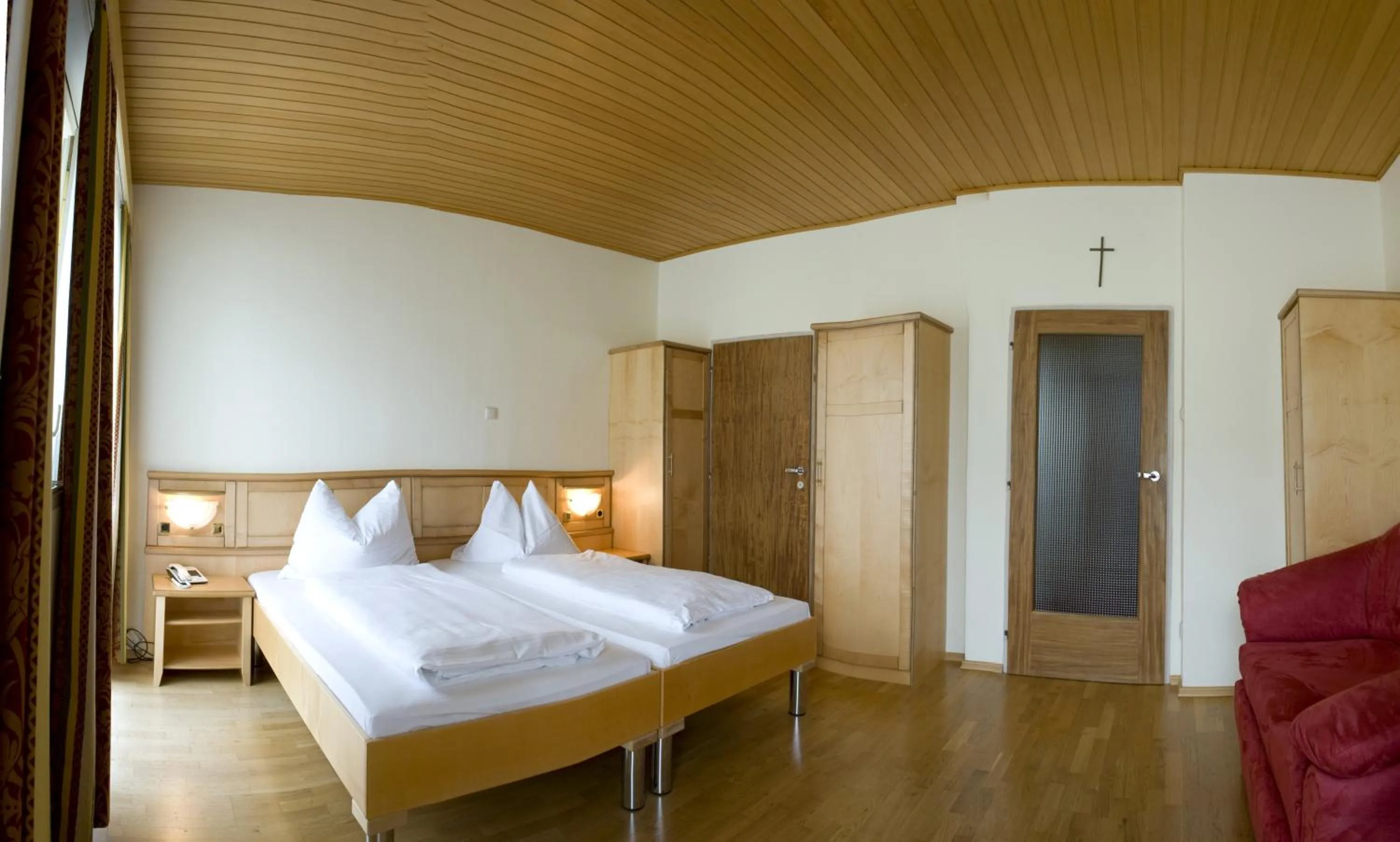 Bed in AKTIVHOTEL Weisser Hirsch