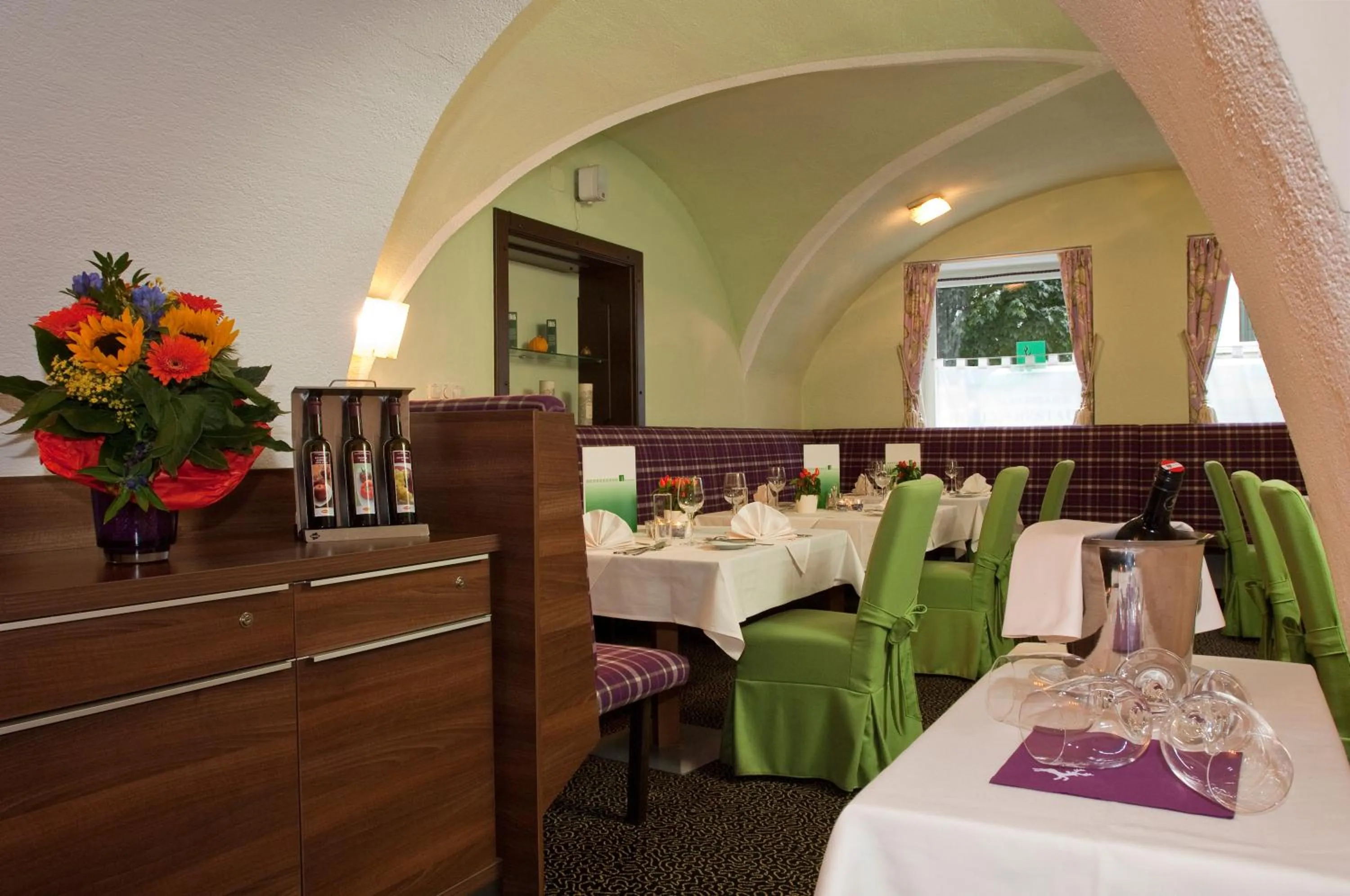 Restaurant/places to eat in AKTIVHOTEL Weisser Hirsch