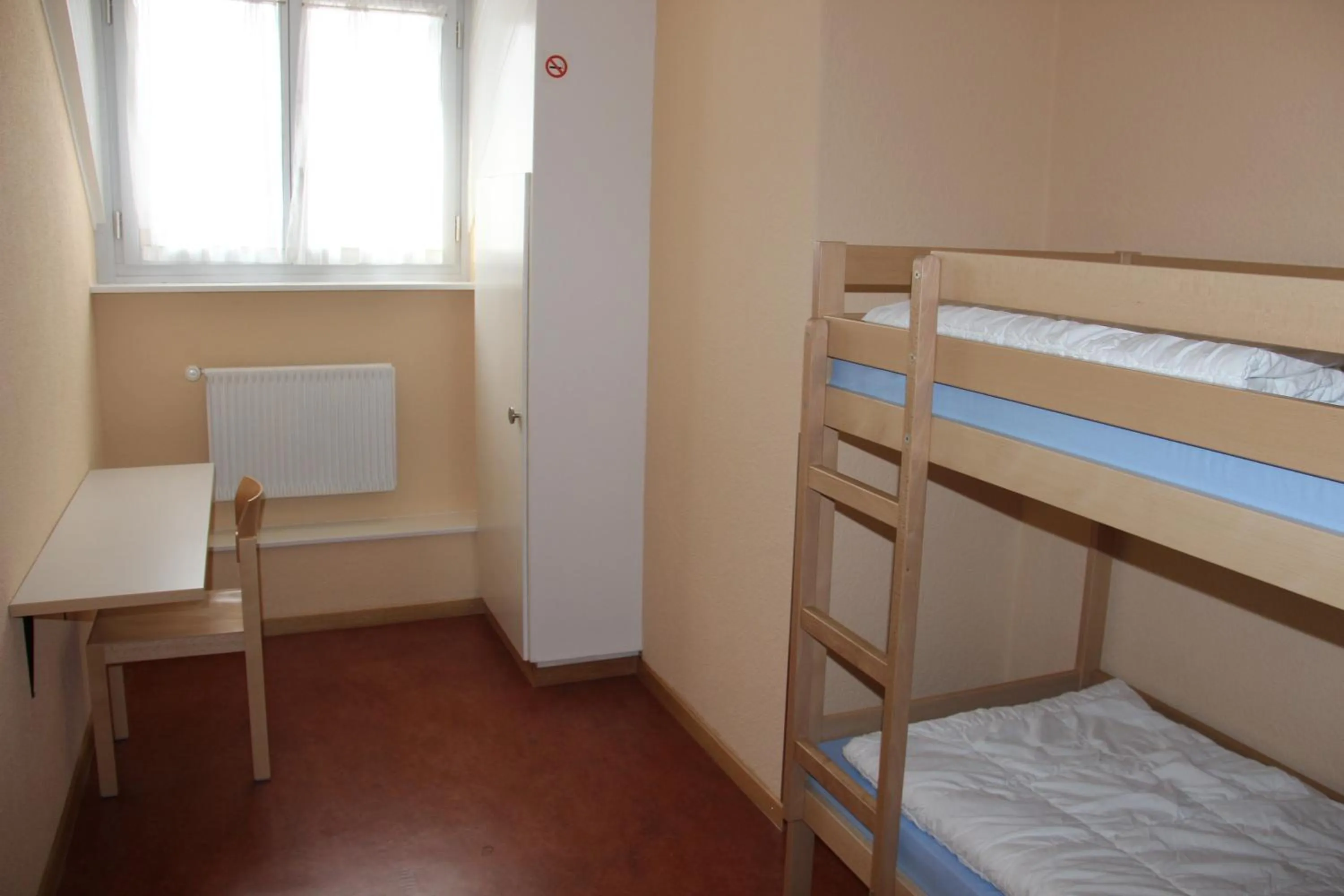 Photo of the whole room, Bed in Bern Backpackers Hotel Glocke