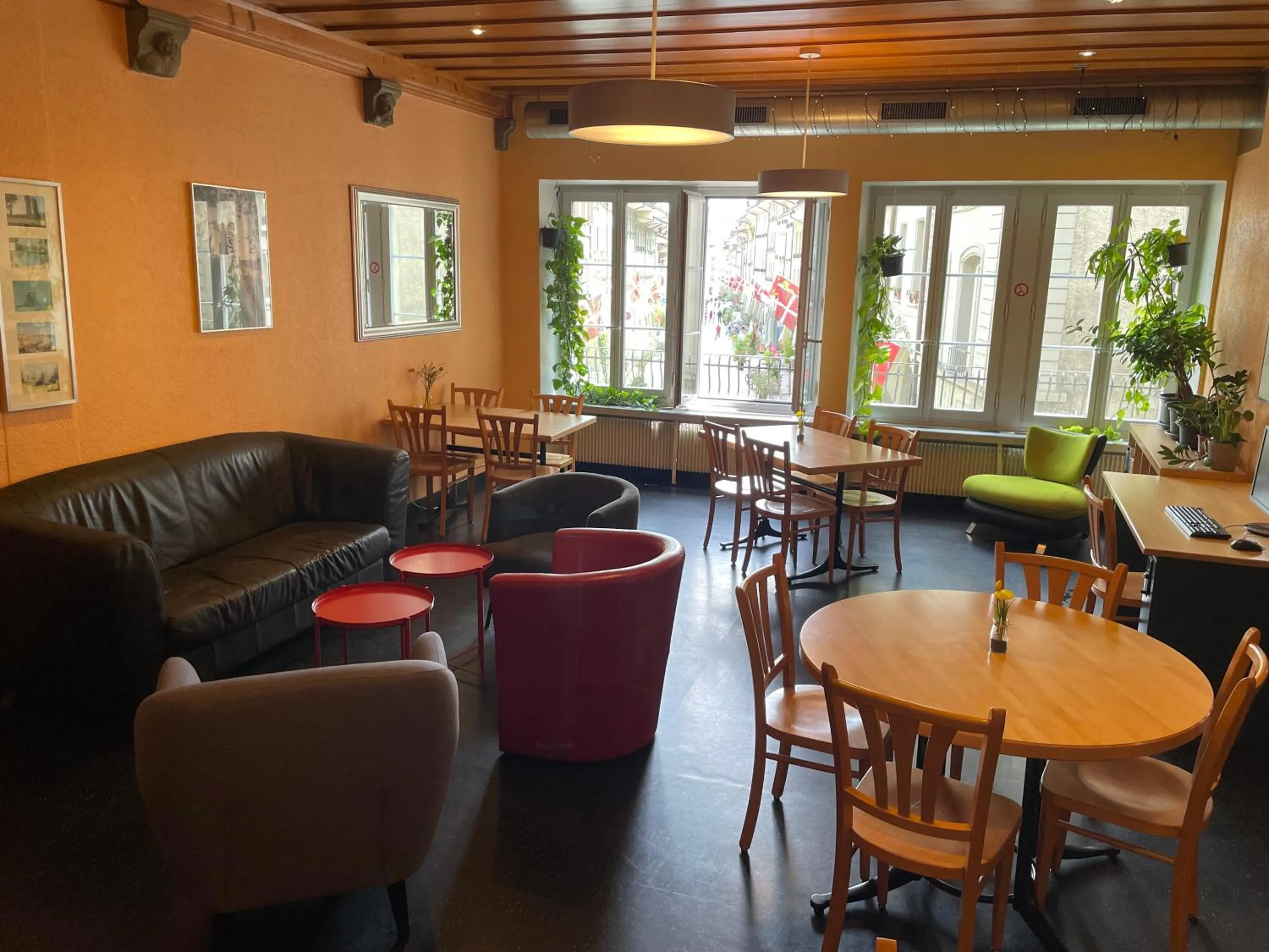 Seating area in Bern Backpackers Hotel Glocke
