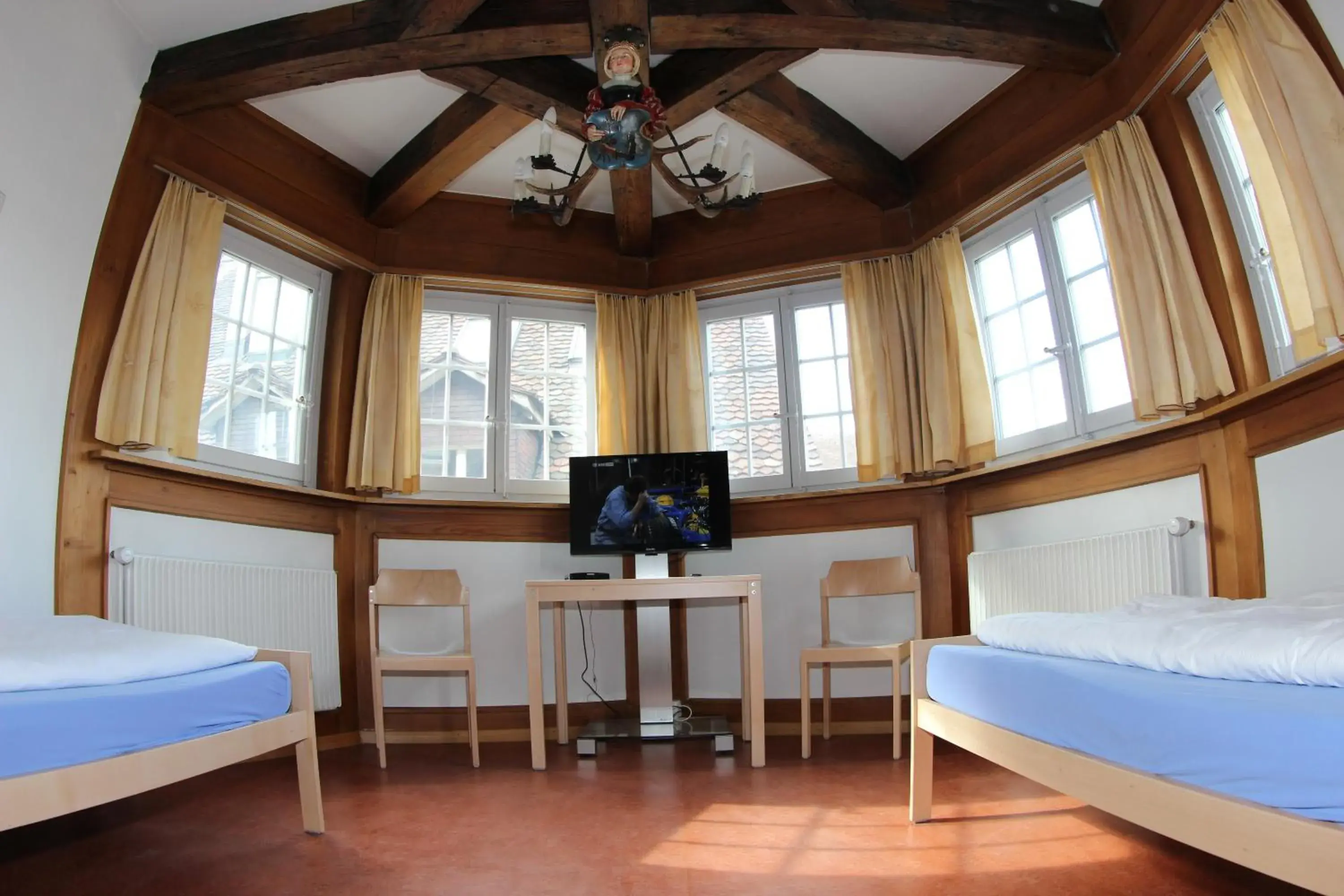 Family Room with Private Bathroom in Bern Backpackers Hotel Glocke Family Room with Private Bathroom in Bern Backpackers Hotel Glocke