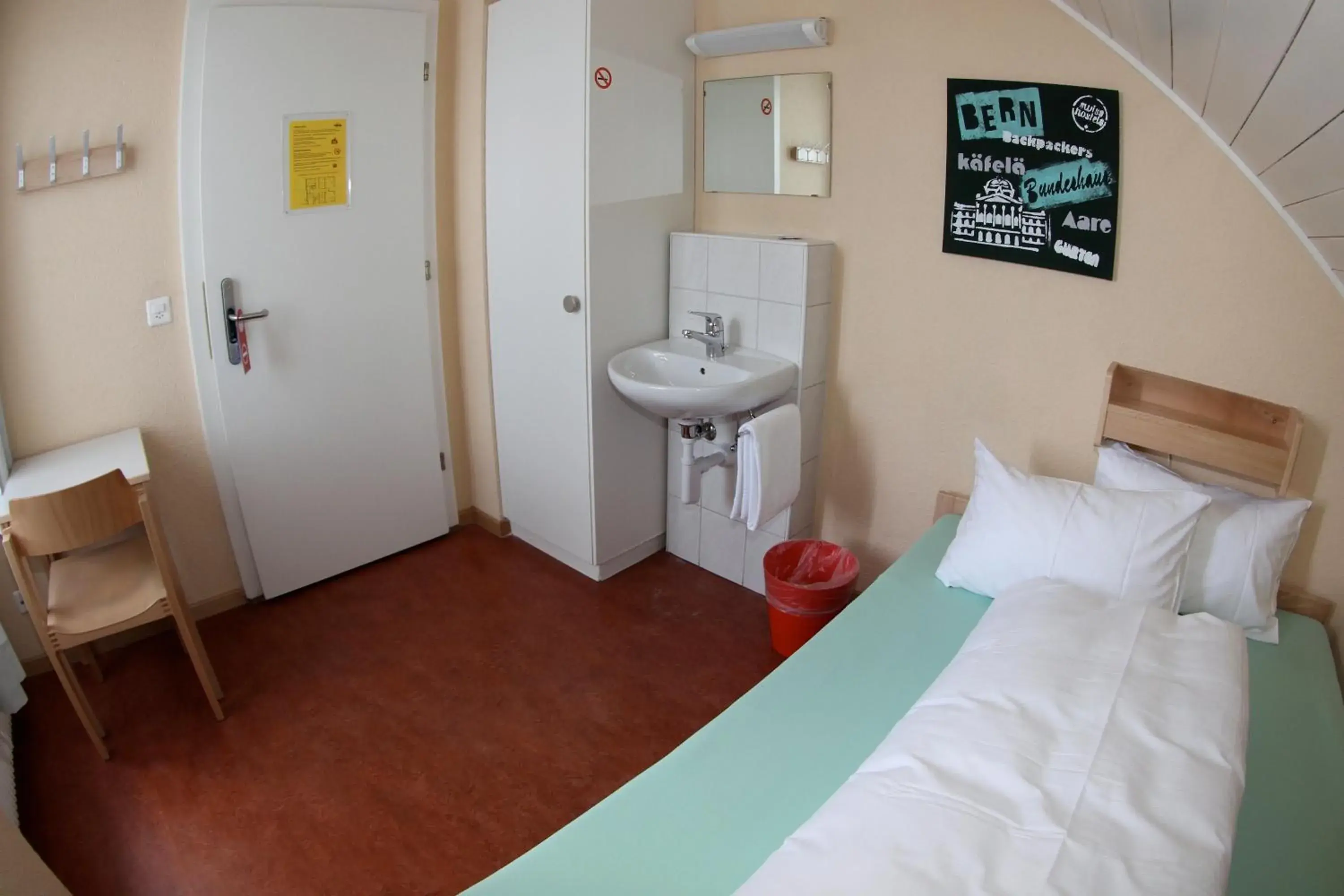 Small Double Room with Shared Bathroom - single occupancy in Bern Backpackers Hotel Glocke Small Double Room with Shared Bathroom - single occupancy in Bern Backpackers Hotel Glocke