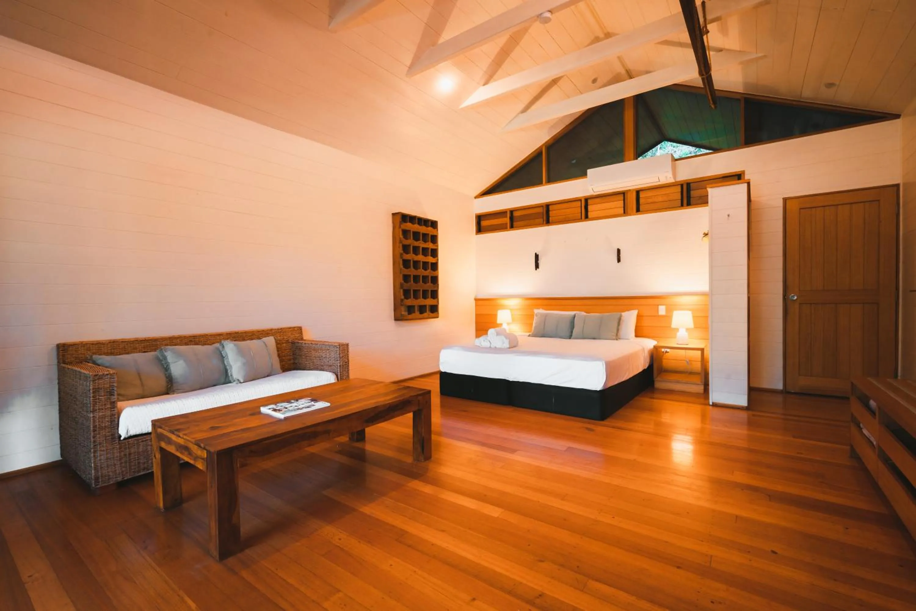 Bedroom, Bed in Paradise Cove Villa
