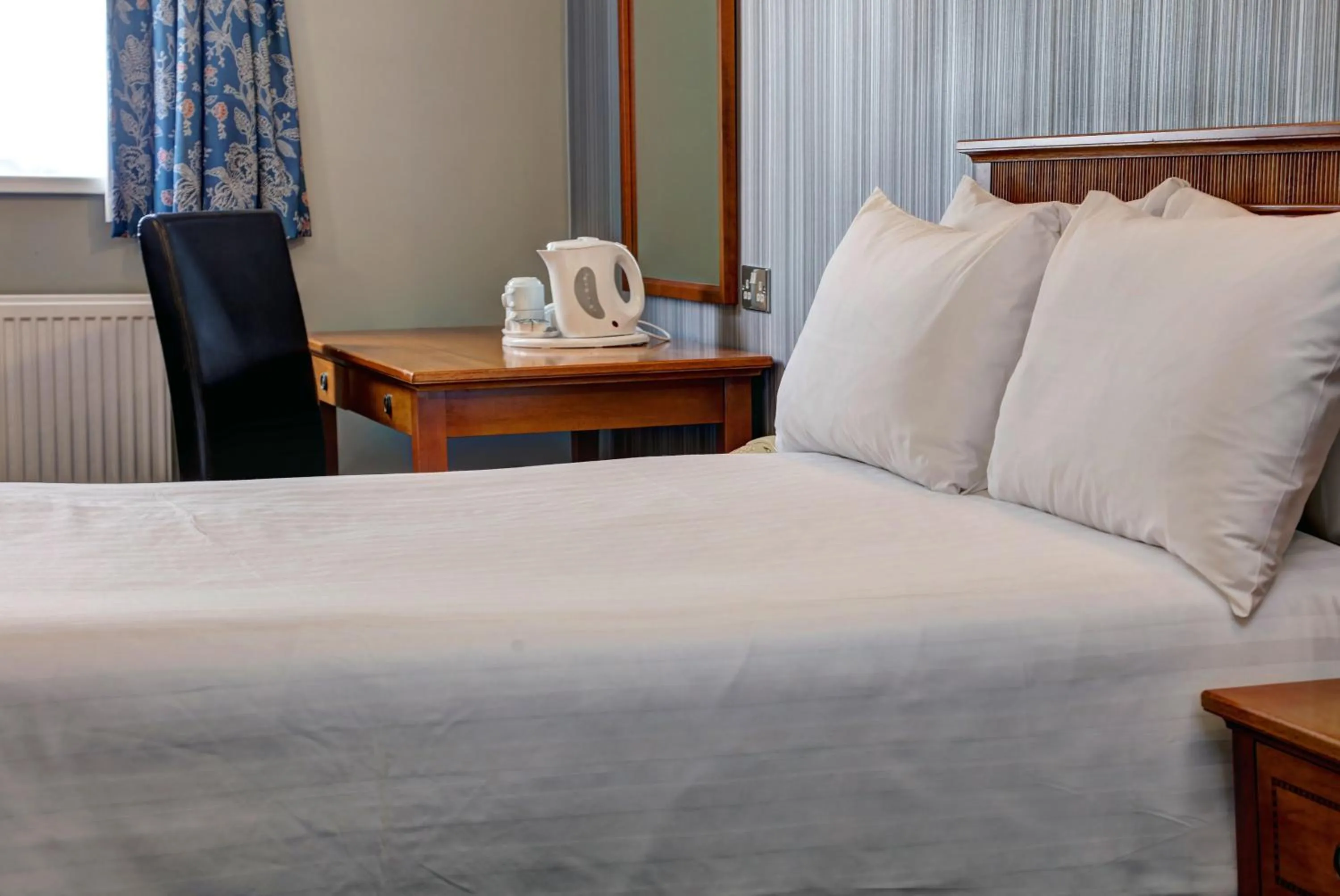 Bedroom, Bed in Best Western Thurrock Hotel