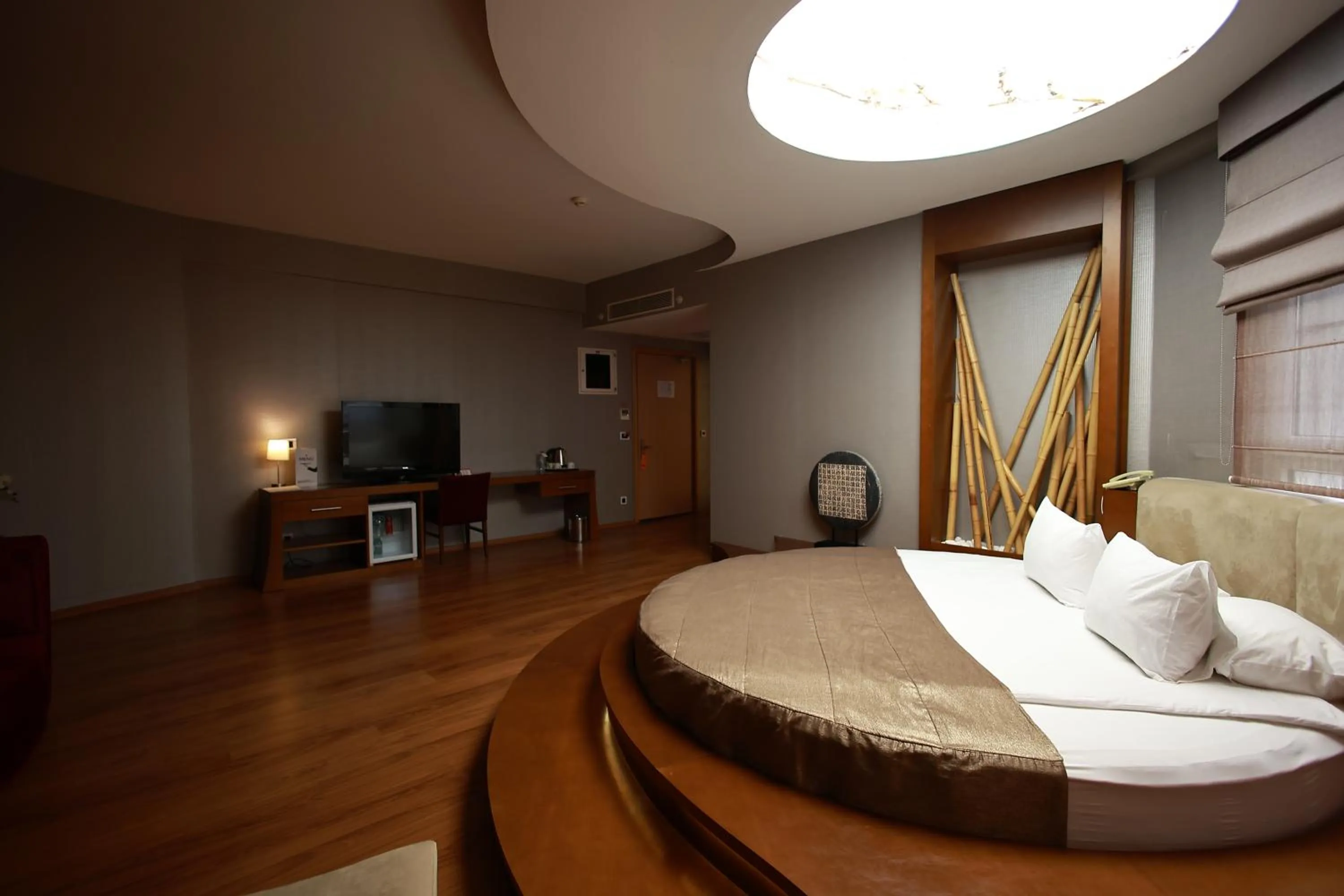 TV and multimedia, Bed in Orucoglu Oreko Hotel