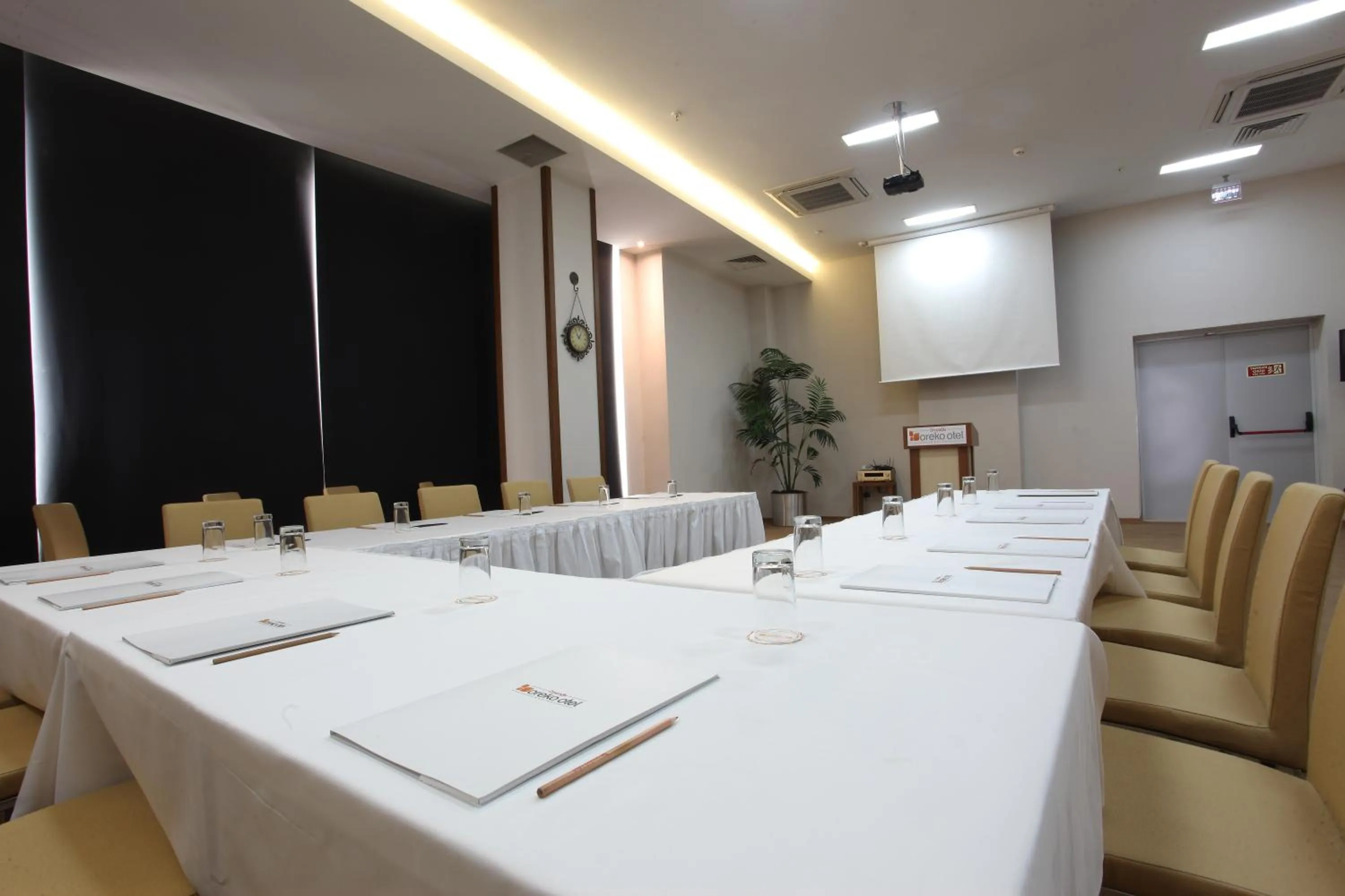 Meeting/conference room in Orucoglu Oreko Hotel
