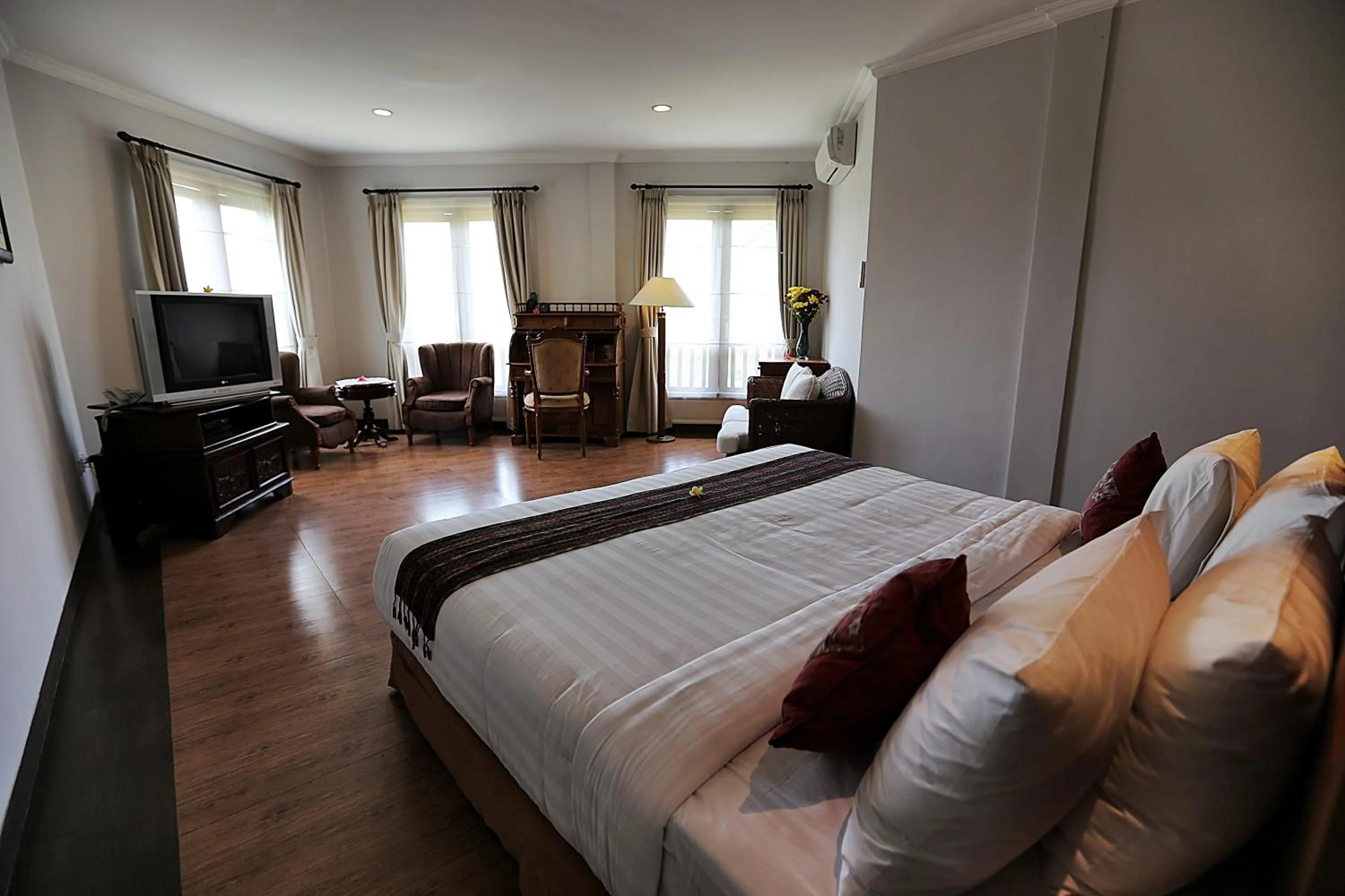 Photo of the whole room, Bed in The Sanyas Retreat