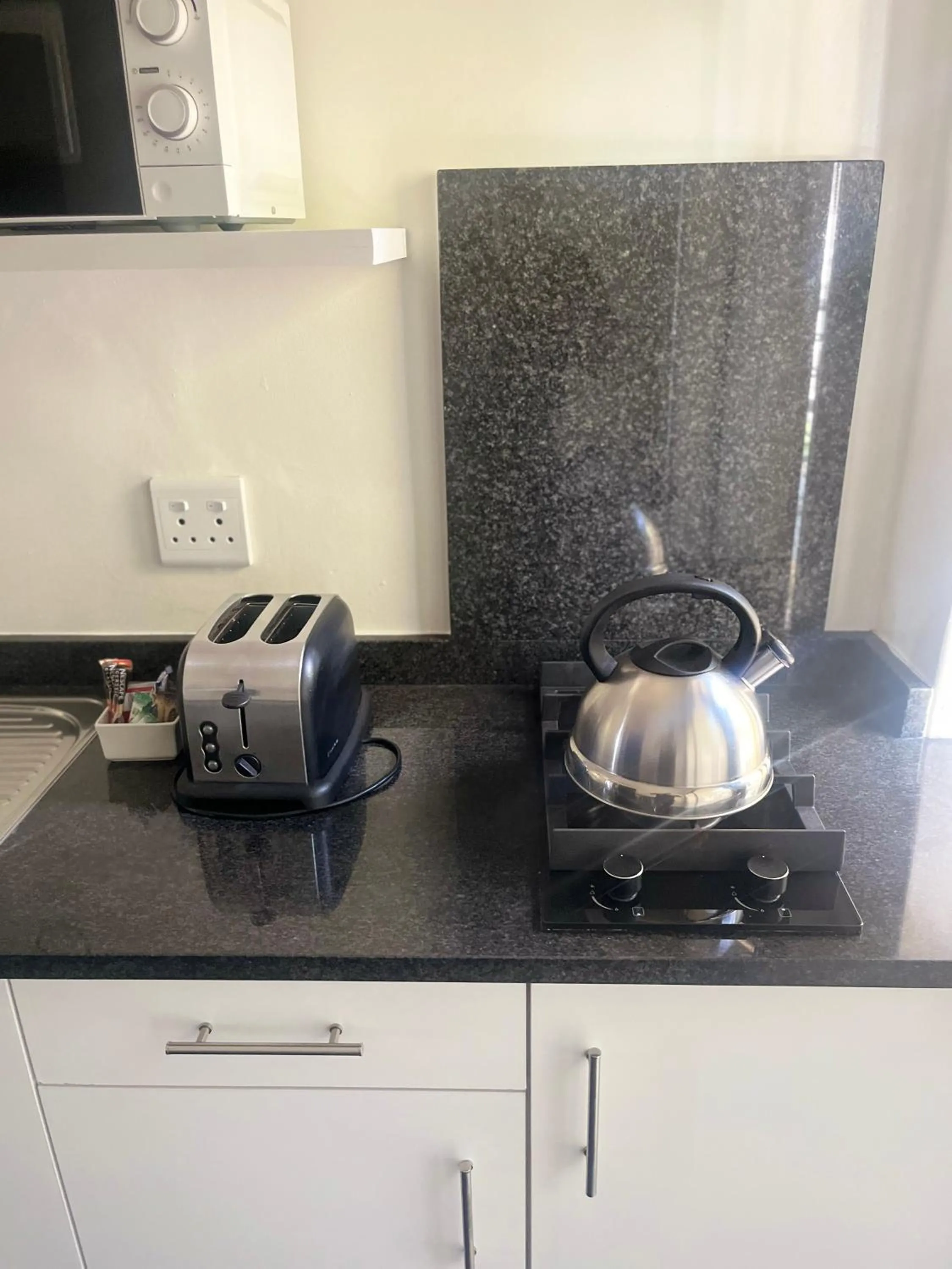 kitchen in Vetho 1 Apartments OR Tambo Airport