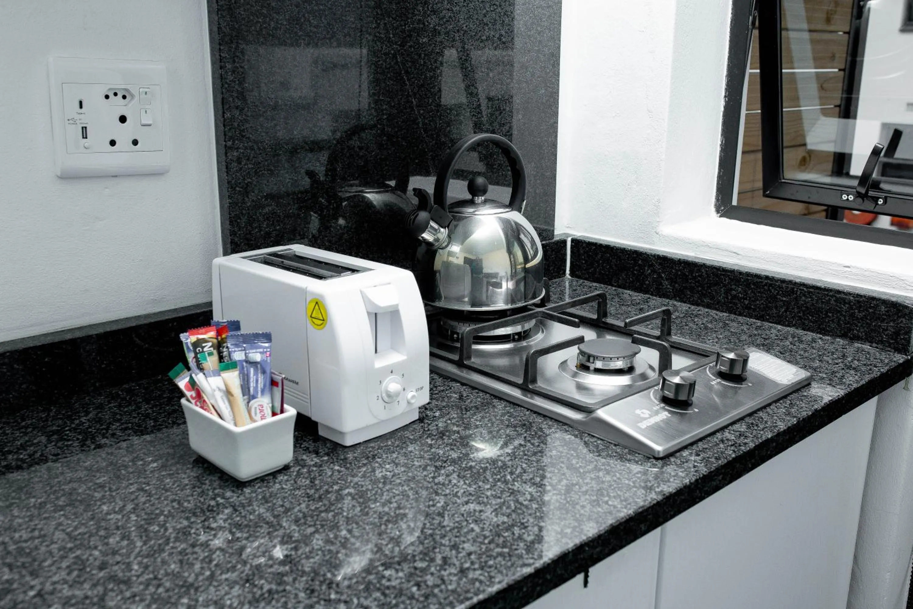 microwave in Vetho 1 Apartments OR Tambo Airport