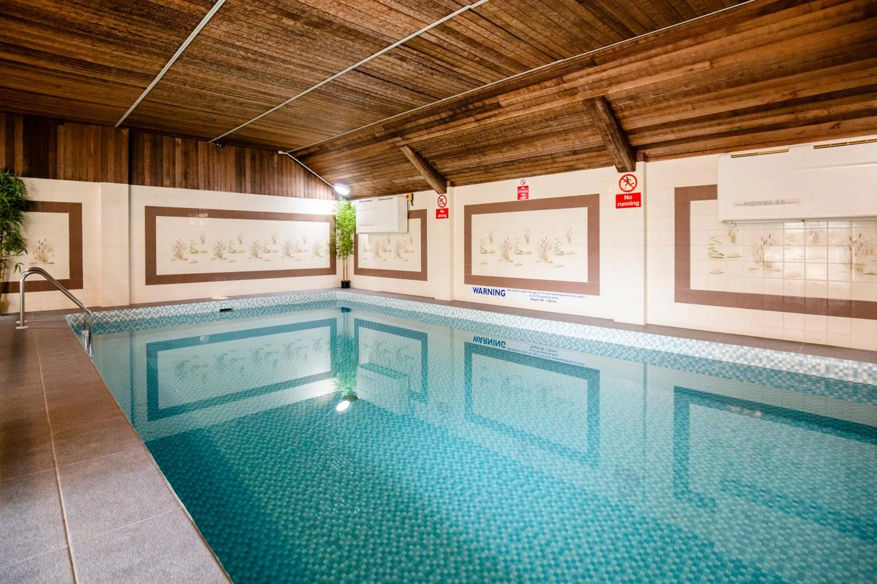 Swimming pool in The Beachcroft Hotel, BW Signature Collection