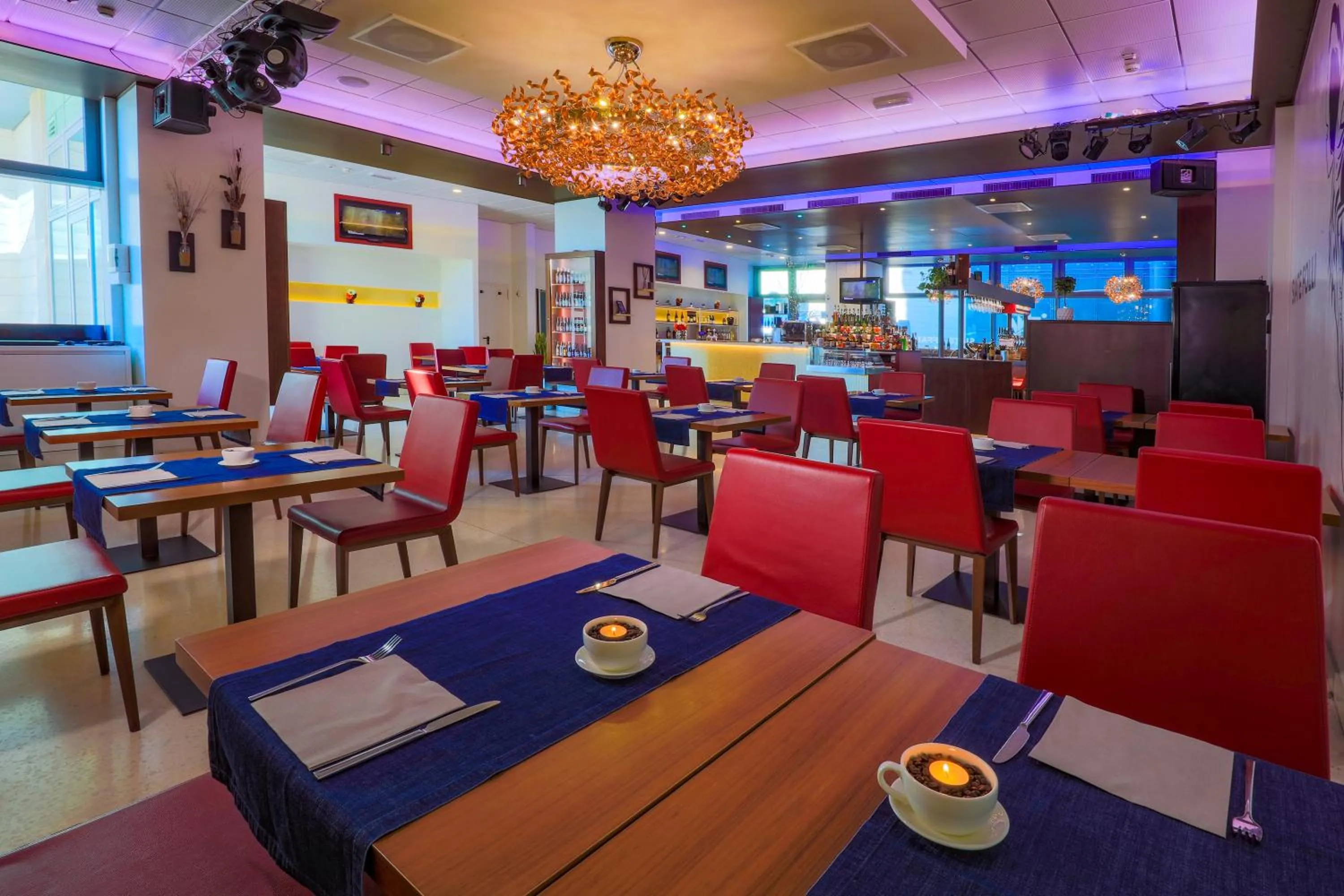 Restaurant/places to eat in Hotel Glamour