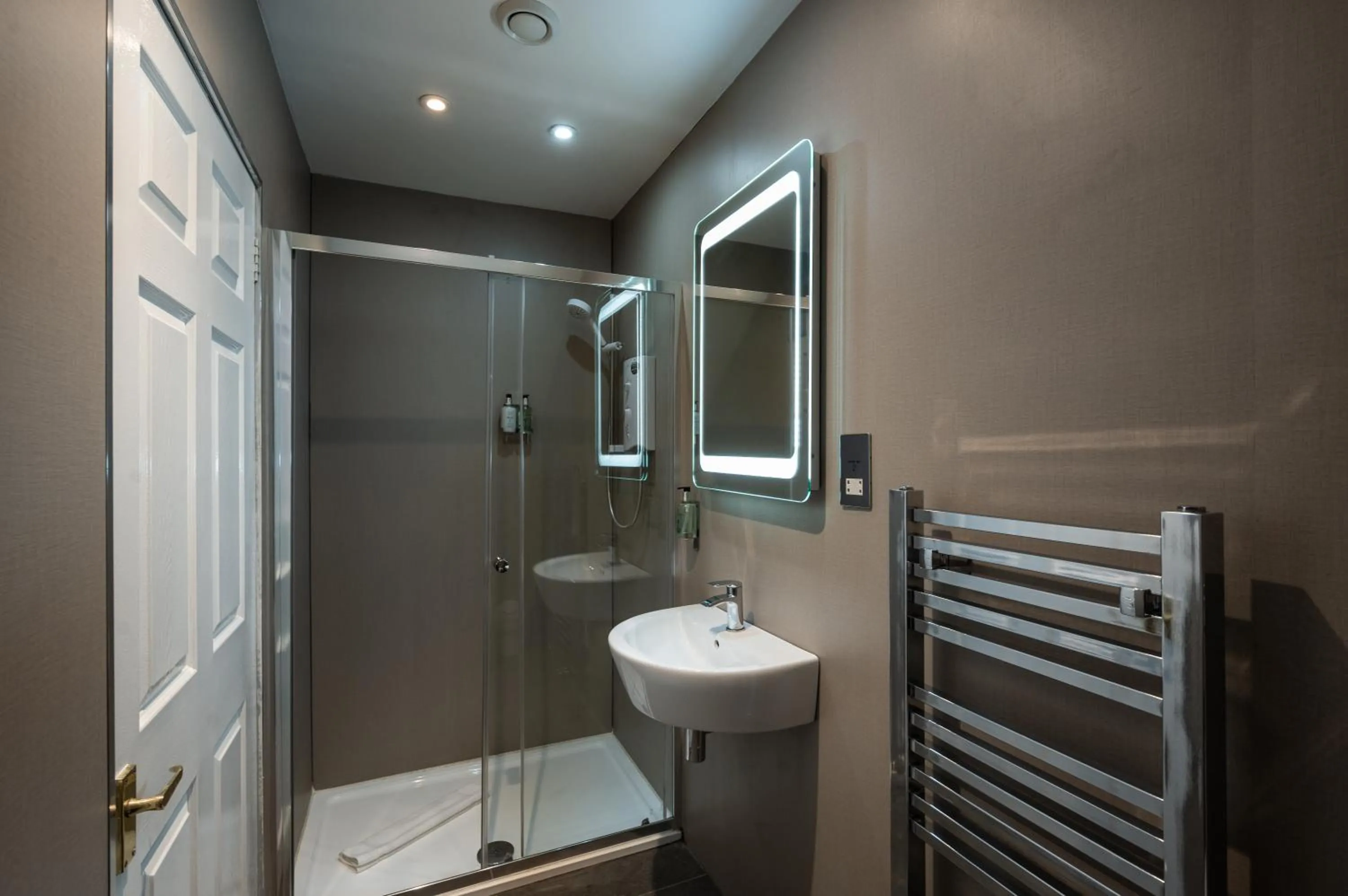 Shower in No. 53 Frederick Street