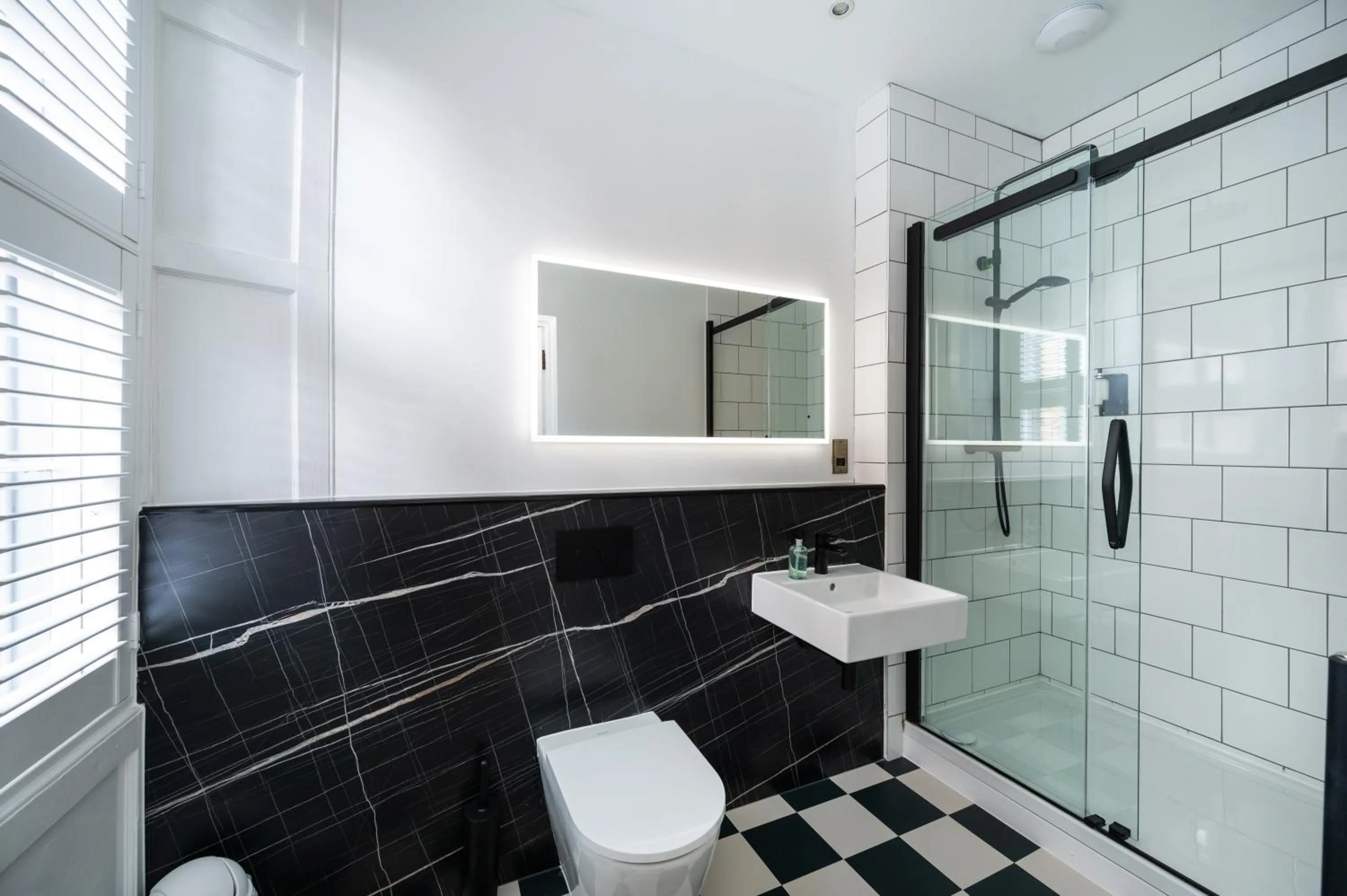 Bathroom in No. 53 Frederick Street