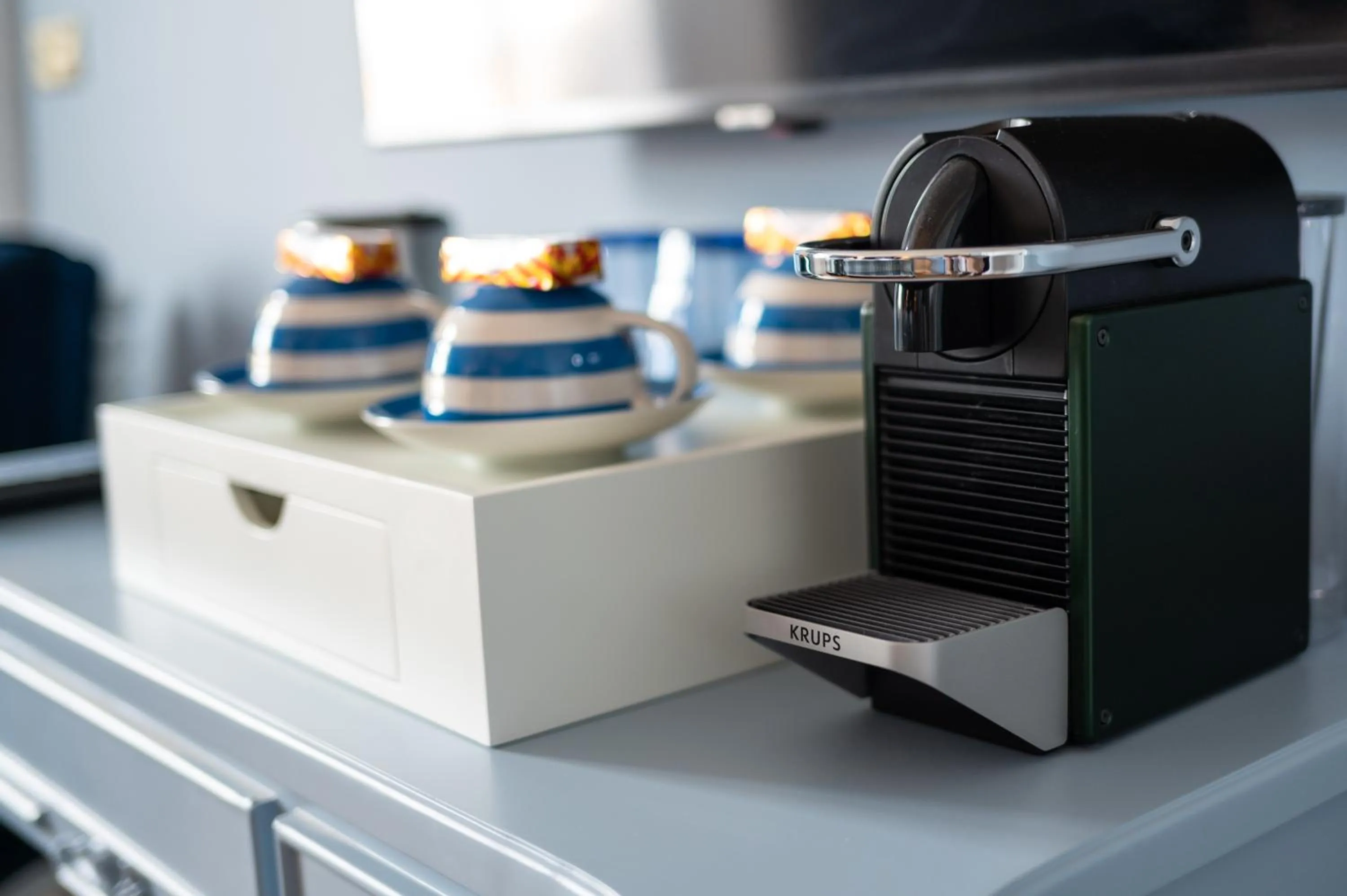 Coffee/tea facilities in No. 53 Frederick Street