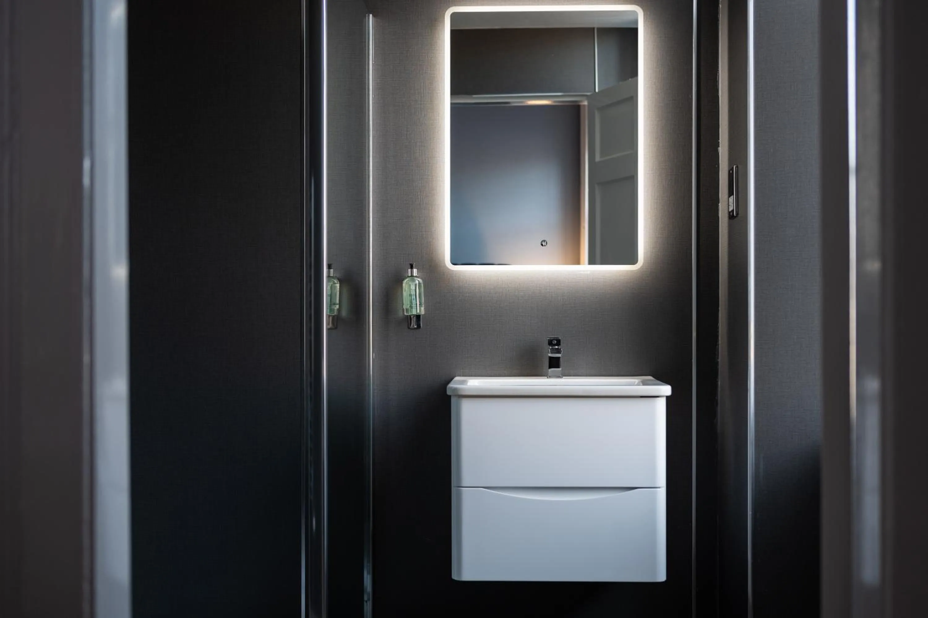 Bathroom in No. 53 Frederick Street