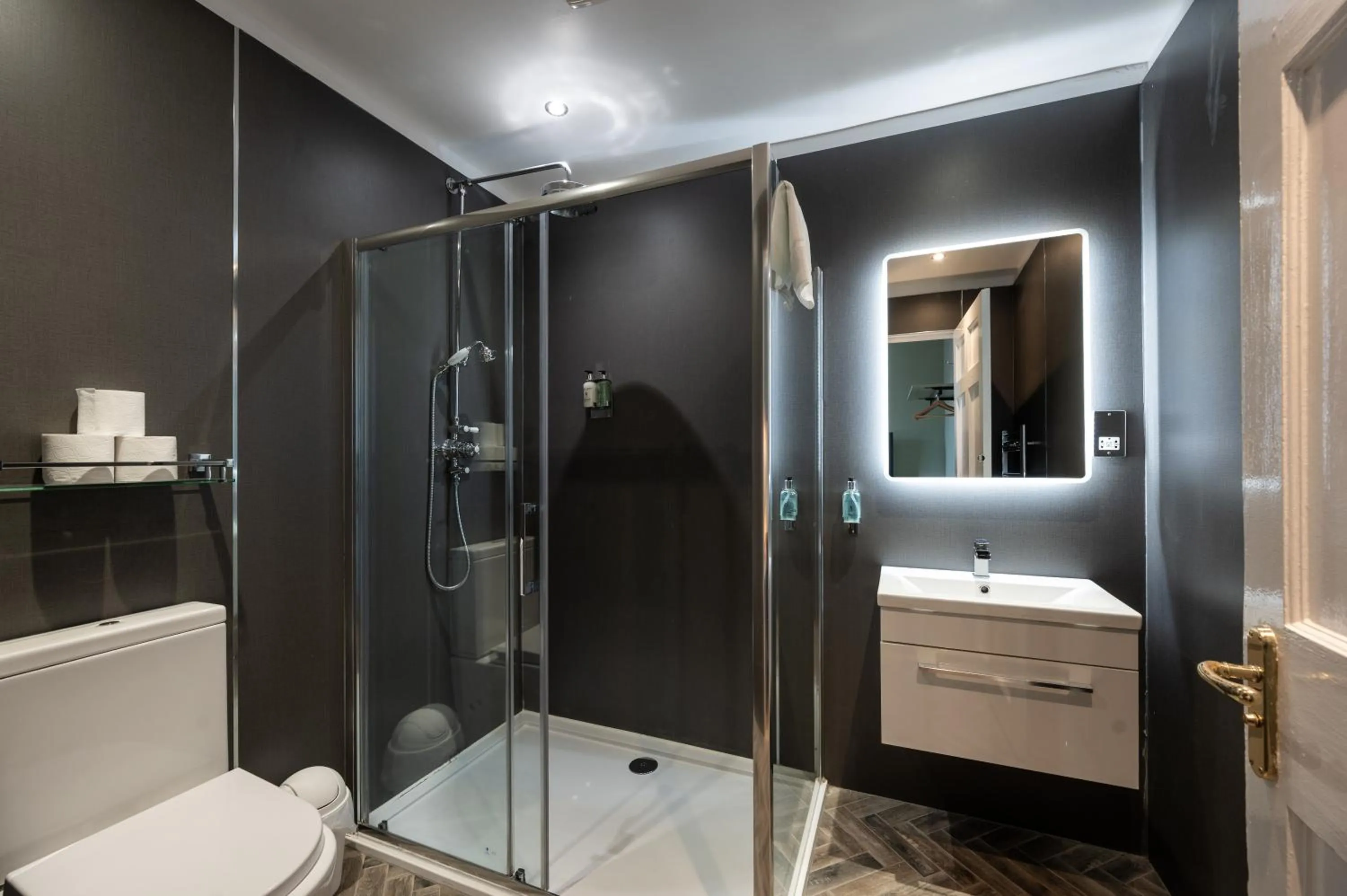 Shower in No. 53 Frederick Street