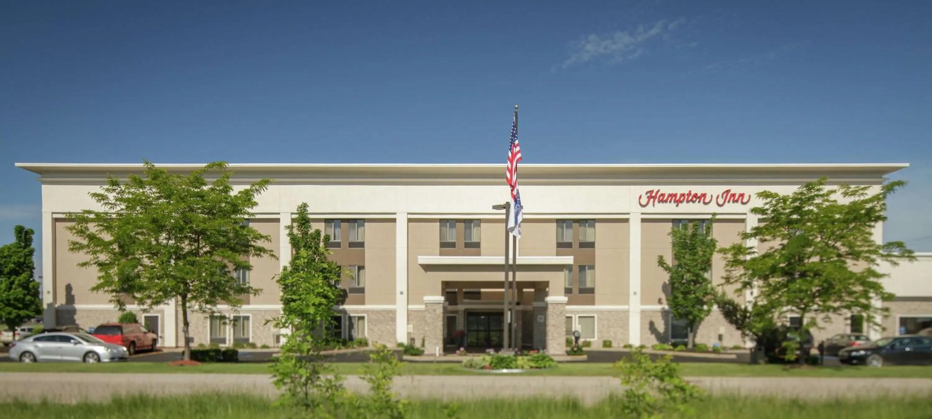 Property building in Hampton Inn South Haven