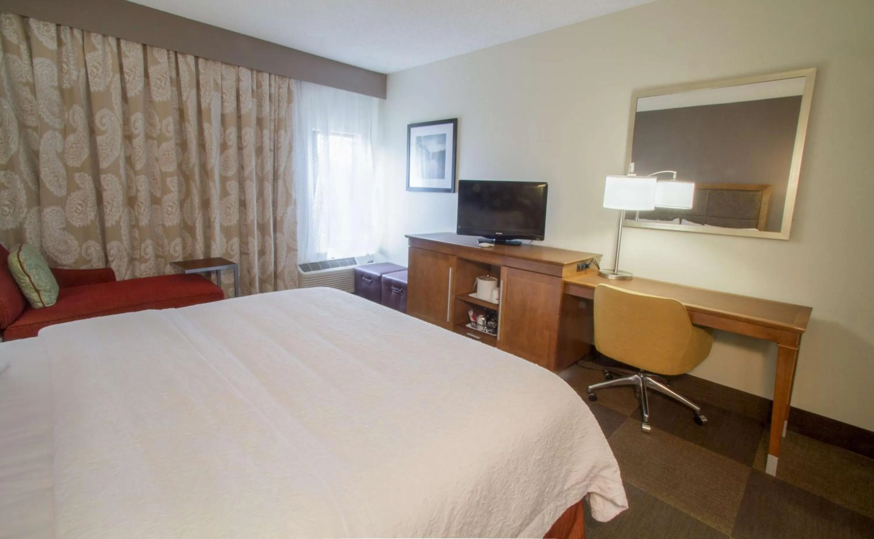 Bedroom, Bed in Hampton Inn South Haven