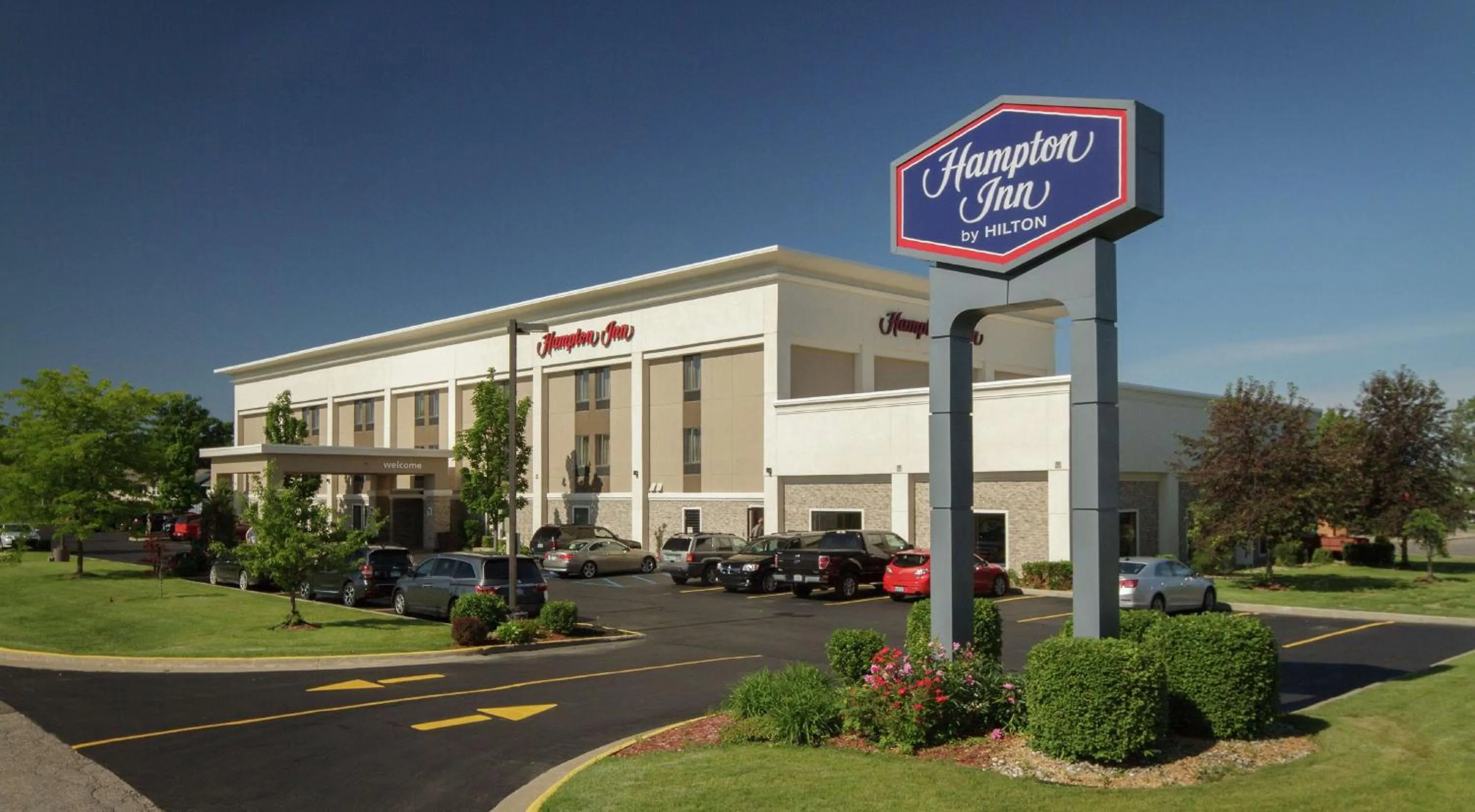 Property building in Hampton Inn South Haven
