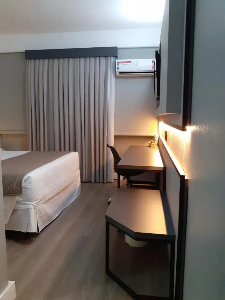 Photo of the whole room, Bed in Hotel Le Canard Lages