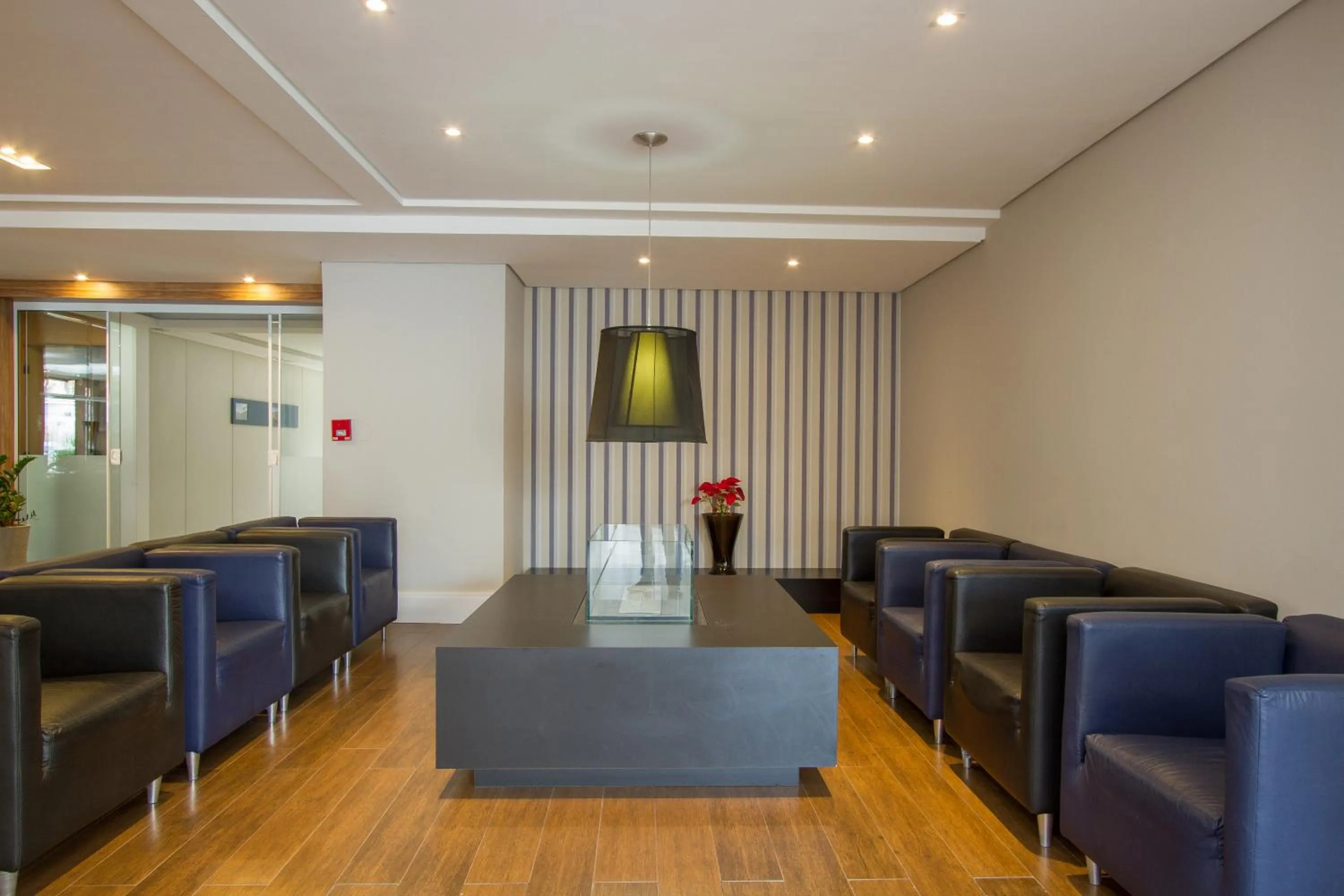 Communal lounge/ TV room in Hotel Le Canard Lages