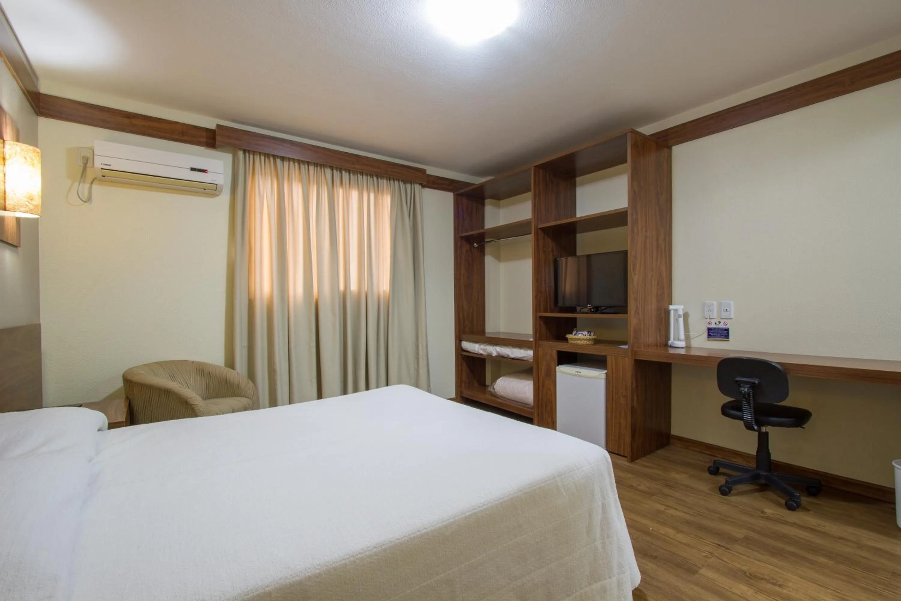 Other, Bed in Hotel Le Canard Lages