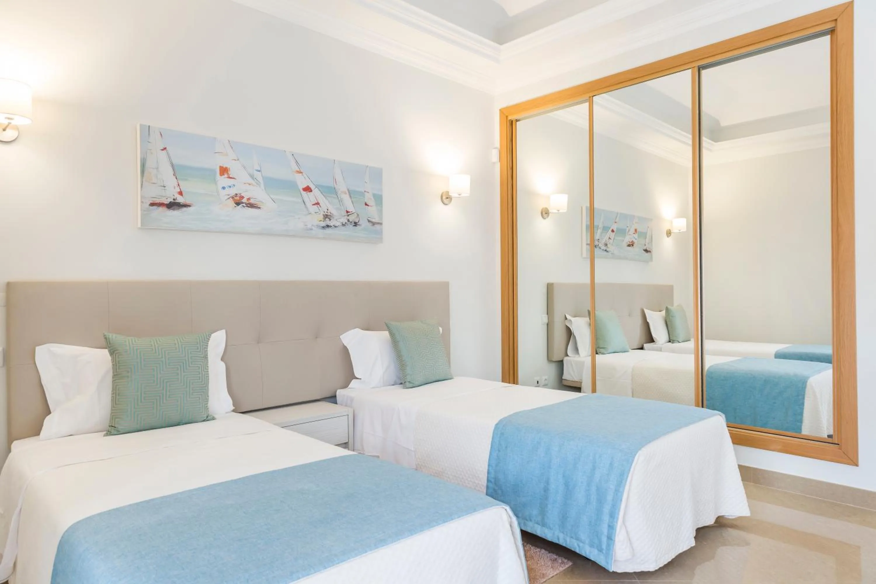 Bed in Lakeside Country Club - Apartamentos Turísticos