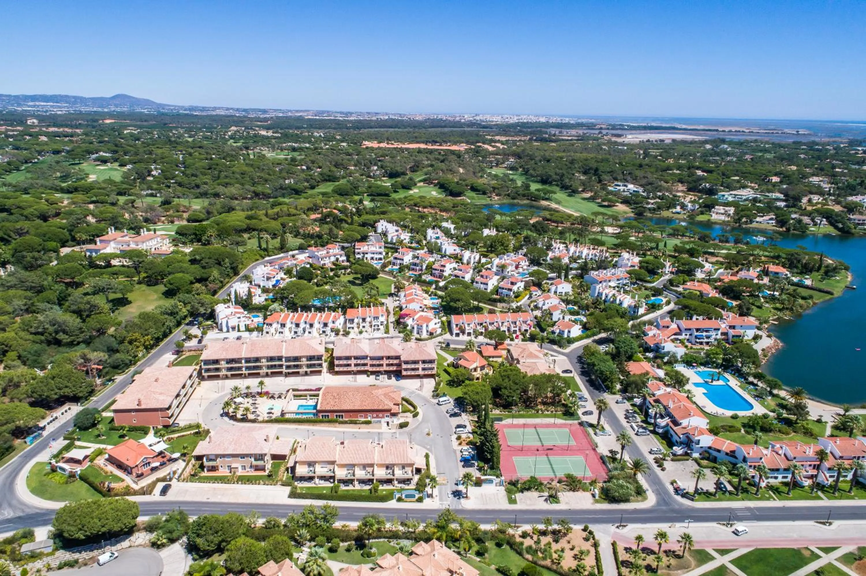 Natural landscape in Lakeside Country Club - Apartamentos Turísticos