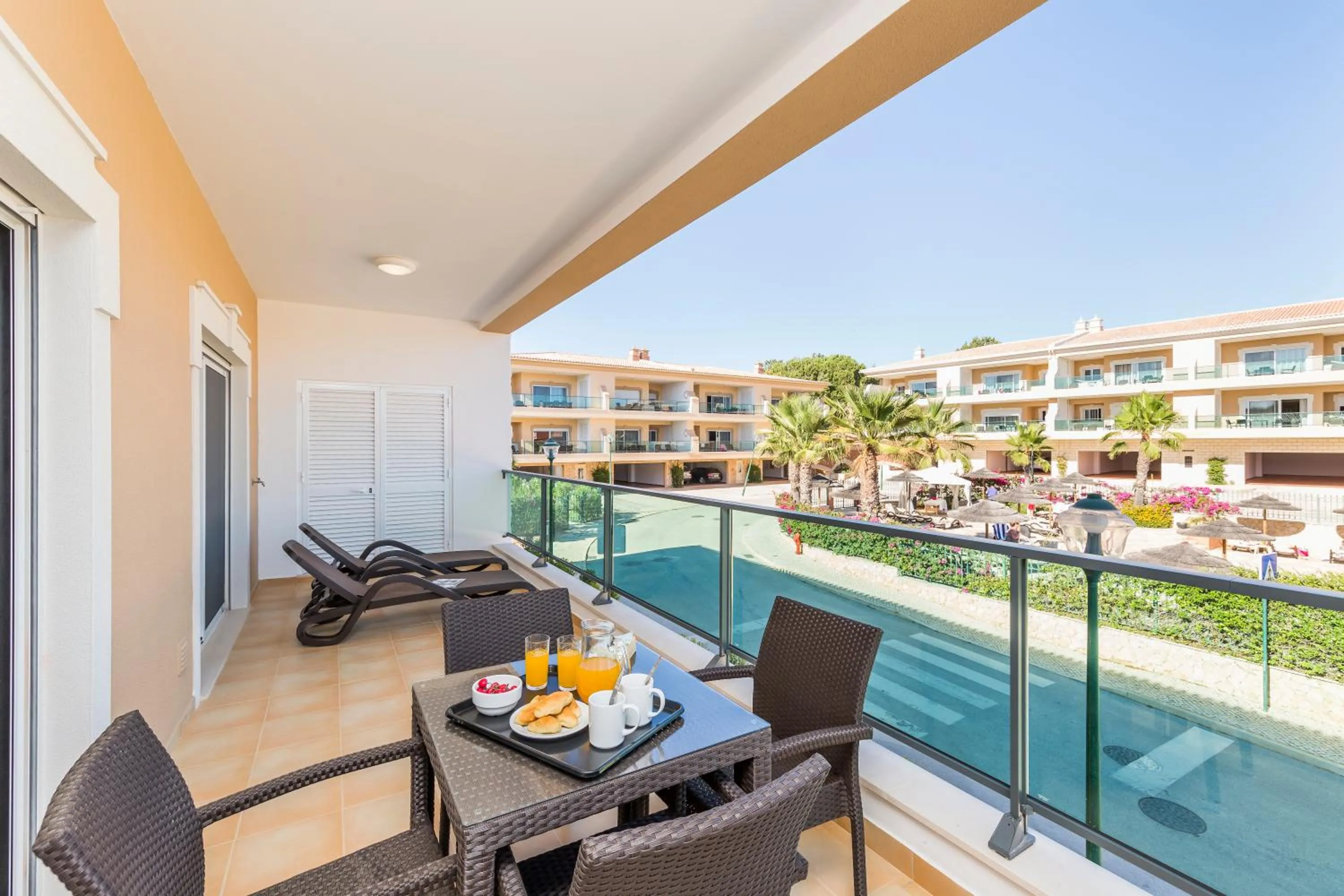 Balcony/Terrace in Lakeside Country Club - Apartamentos Turísticos