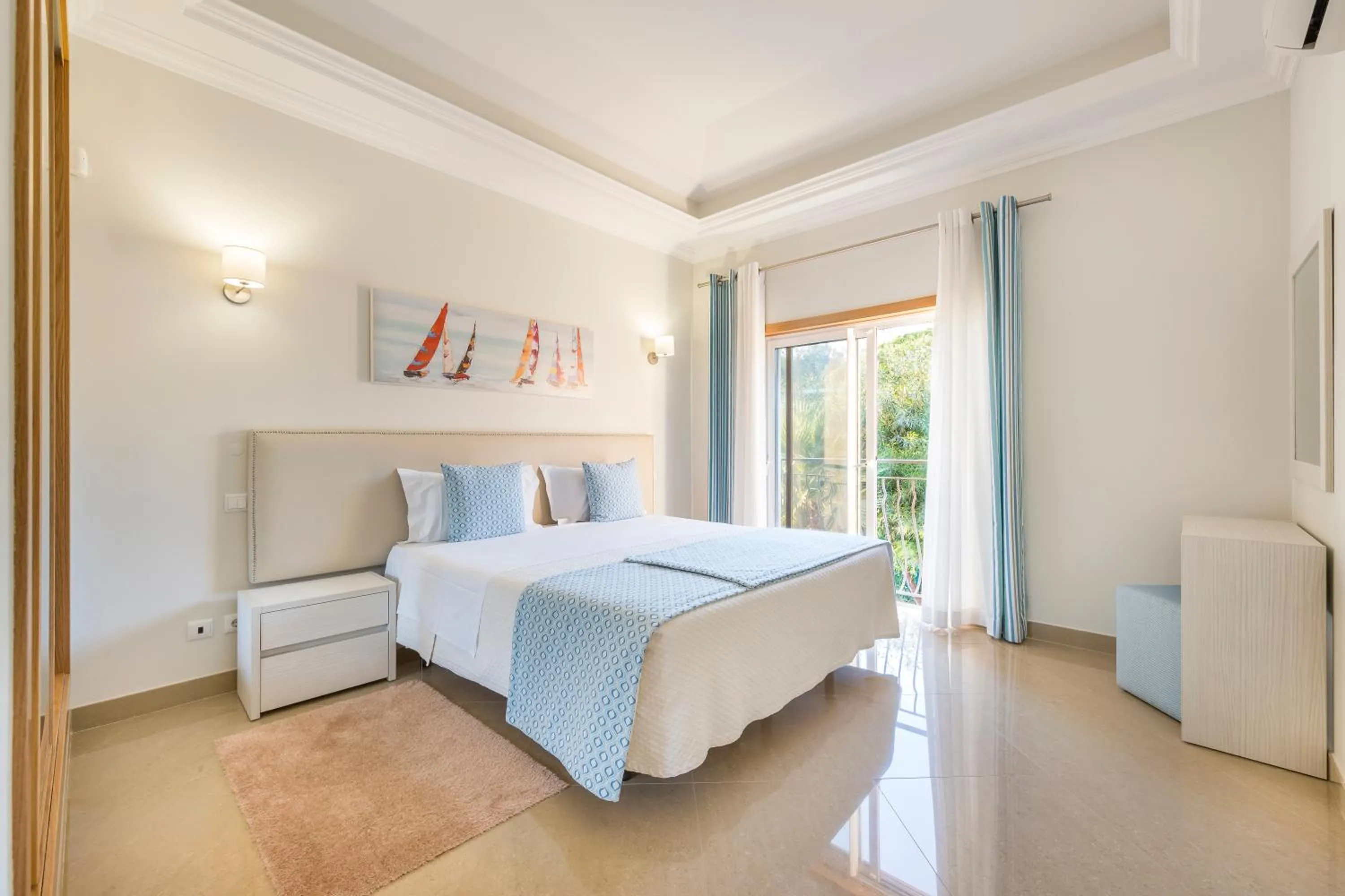 Bedroom, Bed in Lakeside Country Club - Apartamentos Turísticos