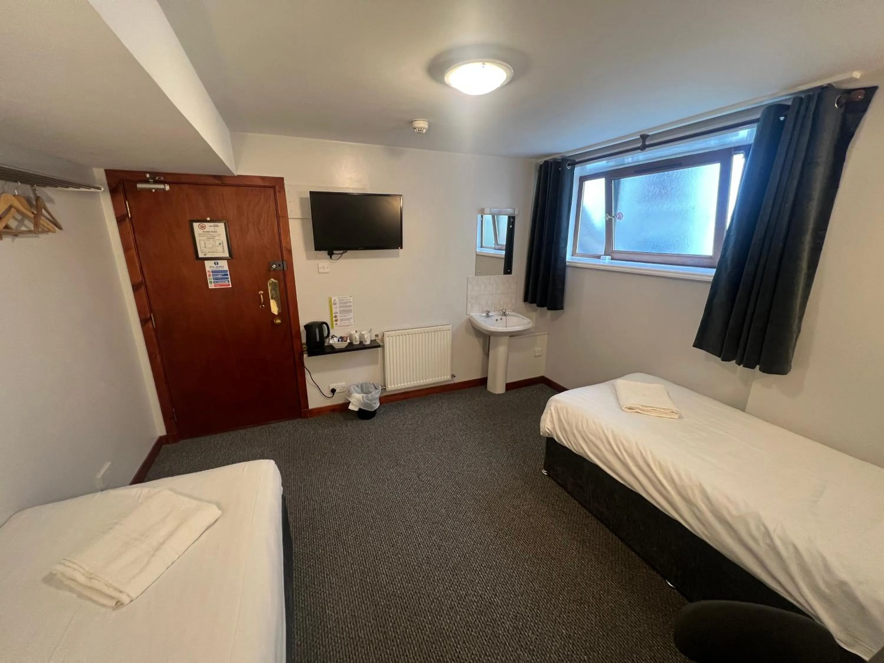 Photo of the whole room, Bed in Lost Guest House Aberdeen