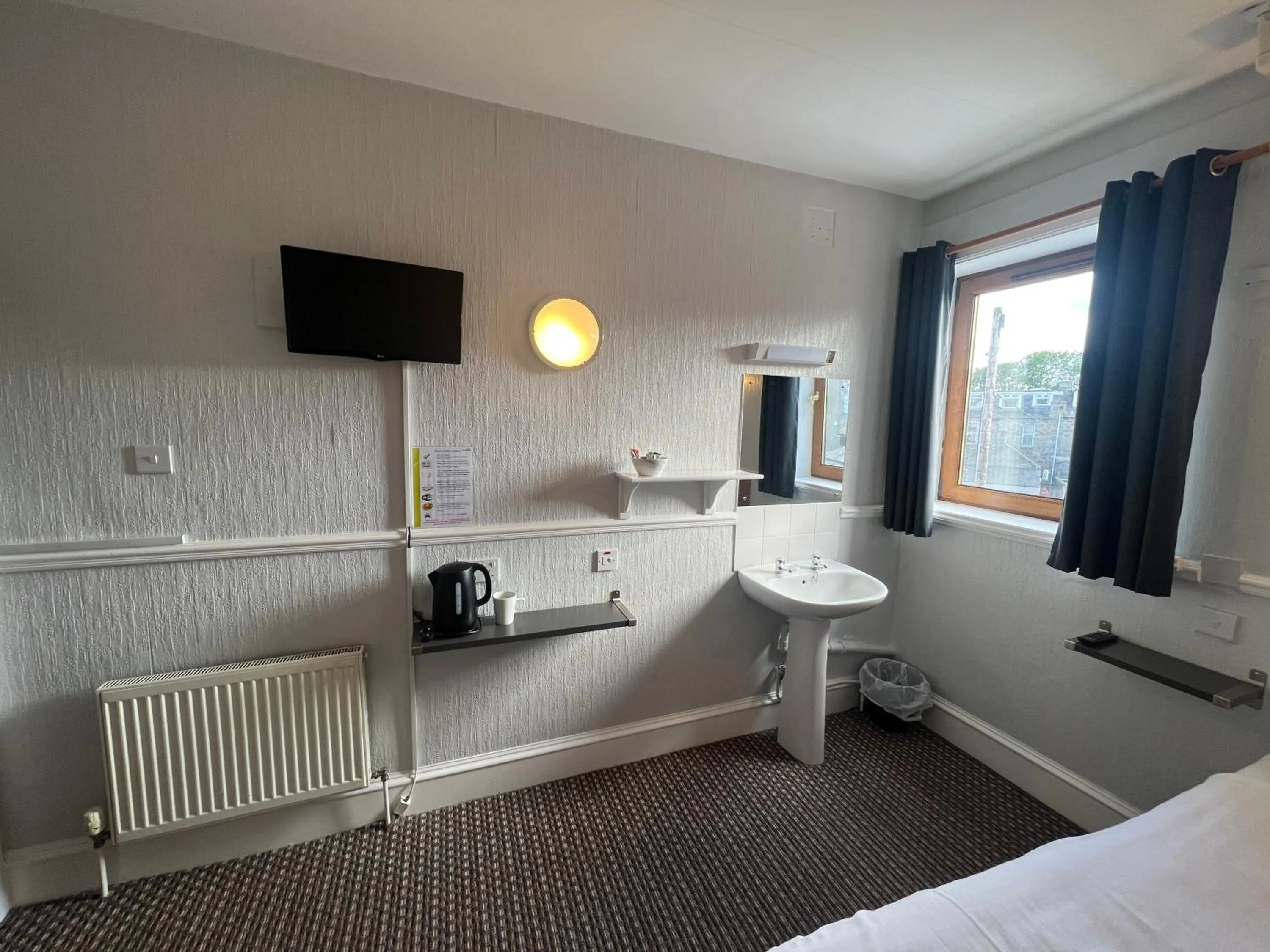 Photo of the whole room, Bed in Lost Guest House Aberdeen