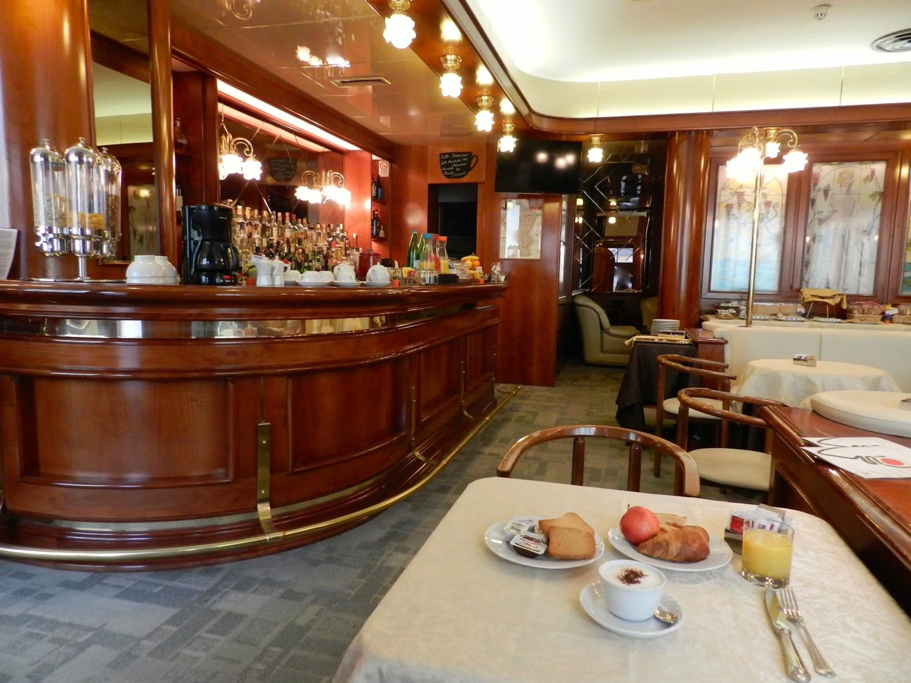 Restaurant/places to eat in Hotel Italia