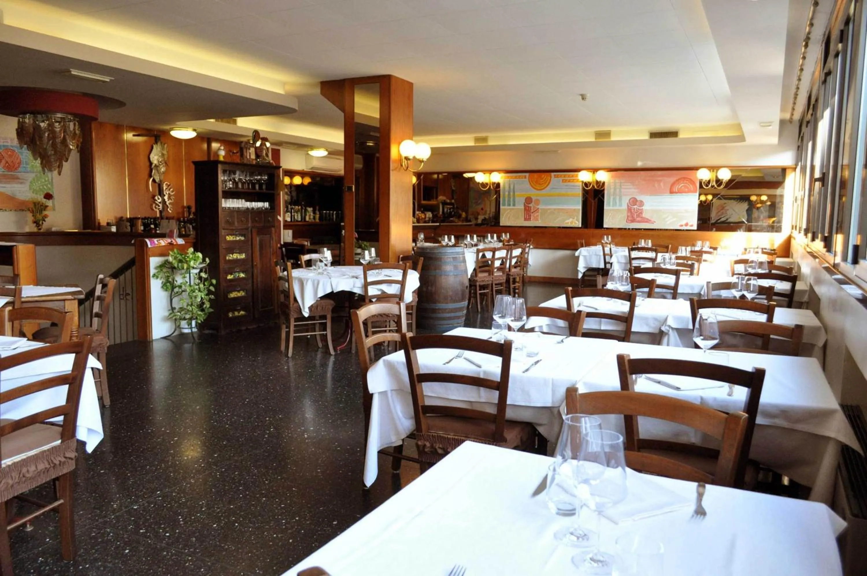 Restaurant/places to eat in Hotel Italia