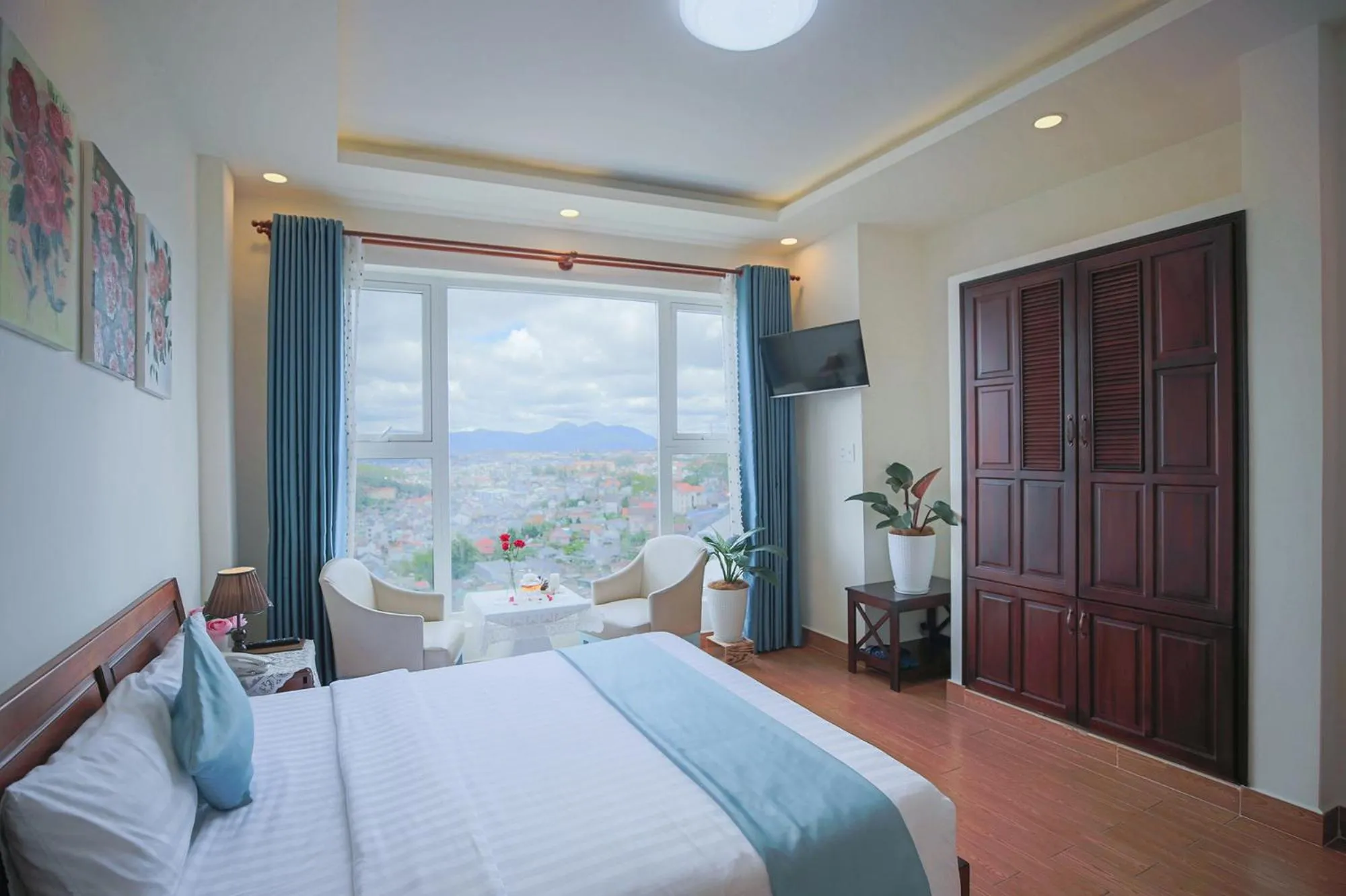 TV and multimedia, Bed in Rose Valley Hotel Da Lat Vietnam