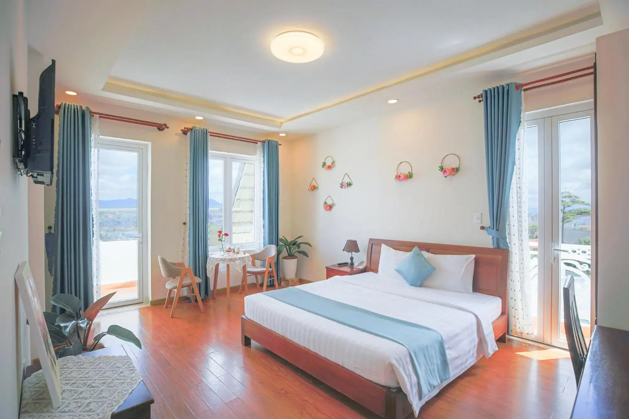 Deluxe King Room in Rose Valley Hotel Da Lat Vietnam Deluxe King Room in Rose Valley Hotel Da Lat Vietnam