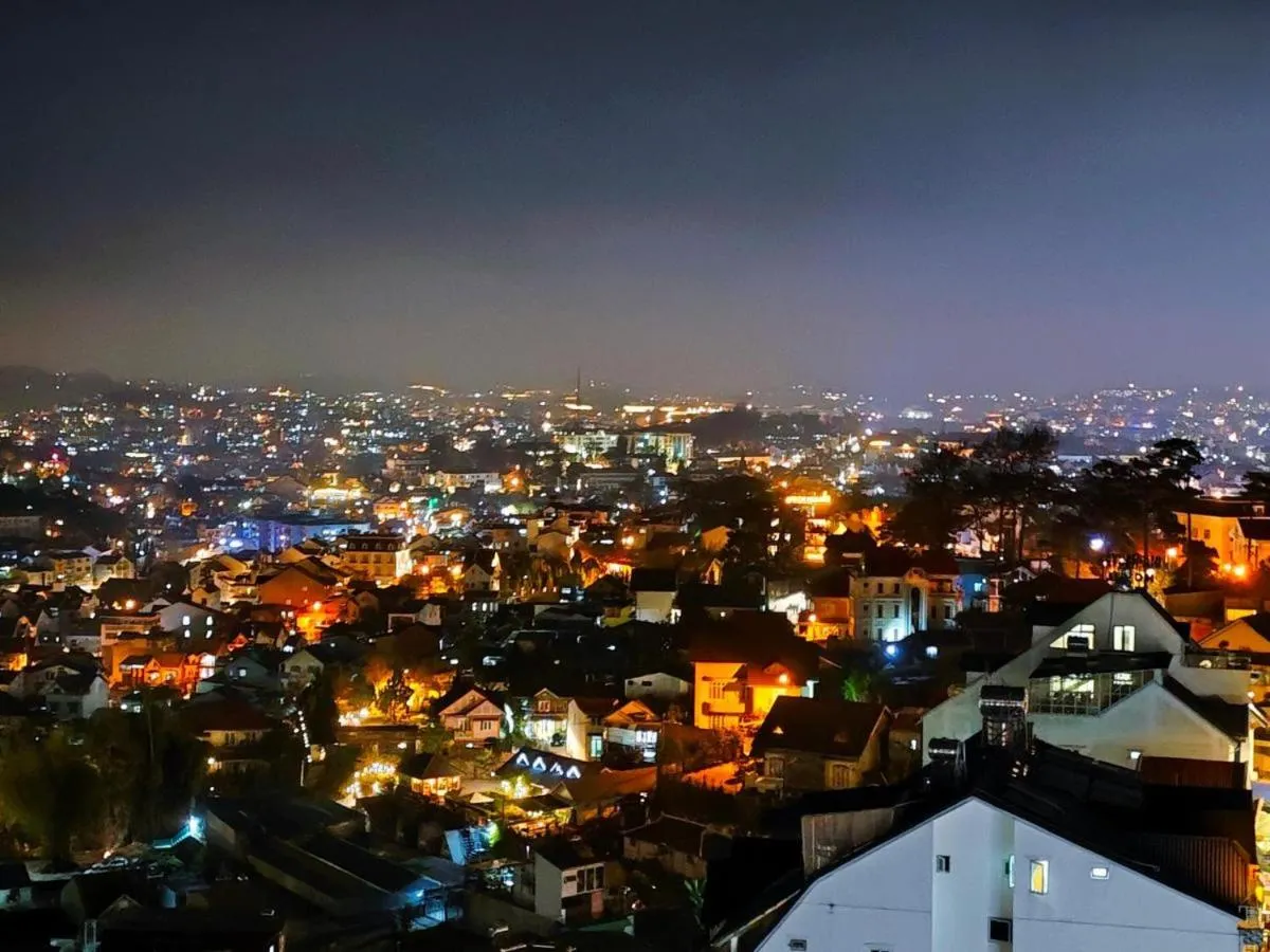 Night in Rose Valley Hotel Da Lat Vietnam